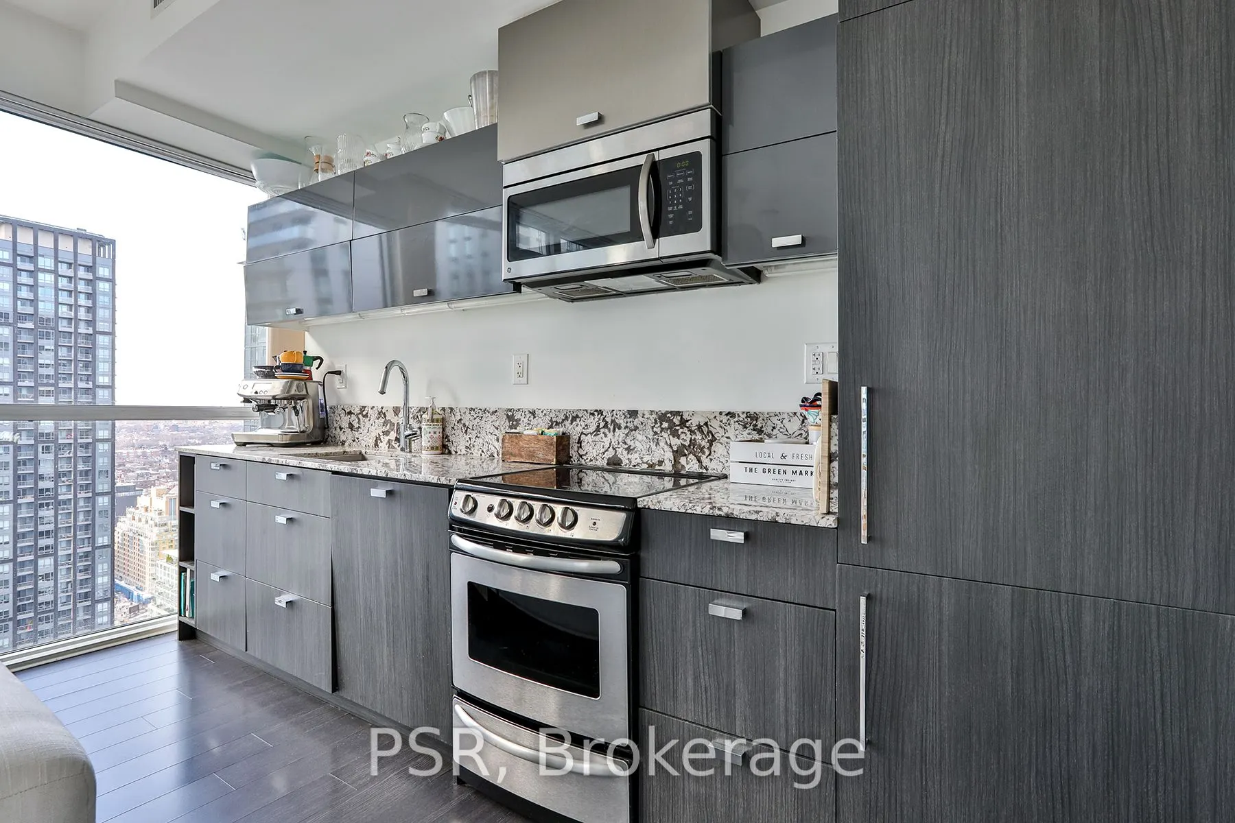 290 Adelaide Street W, #3811