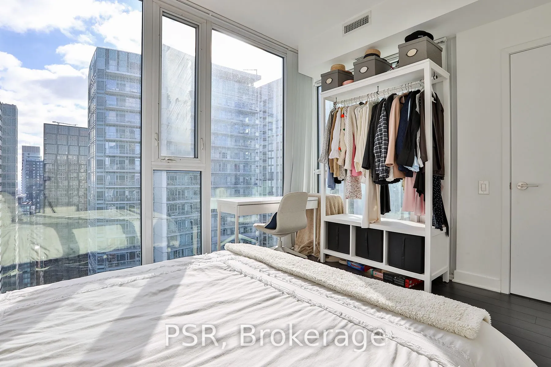 290 Adelaide Street W, #3811