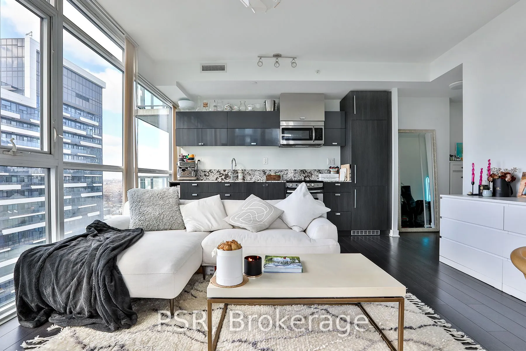 290 Adelaide Street W, #3811