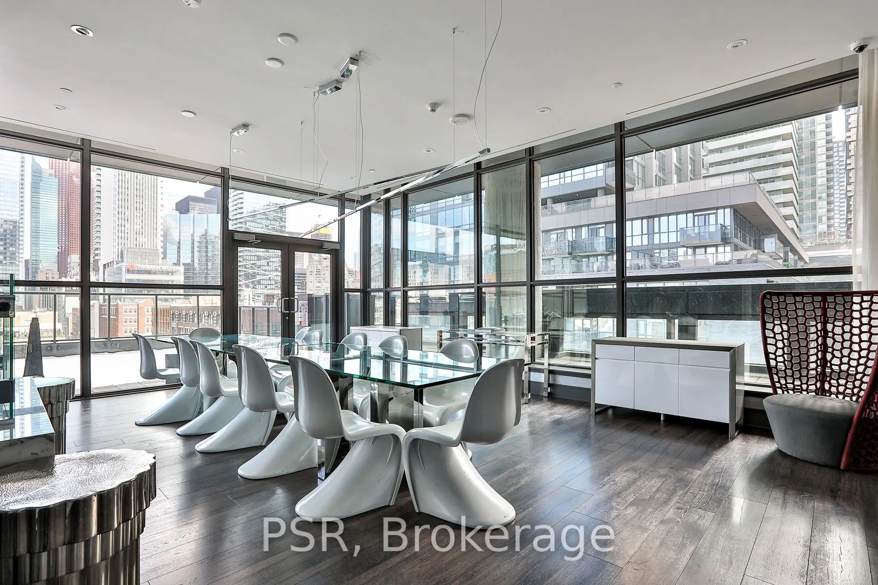 290 Adelaide Street W, #3811