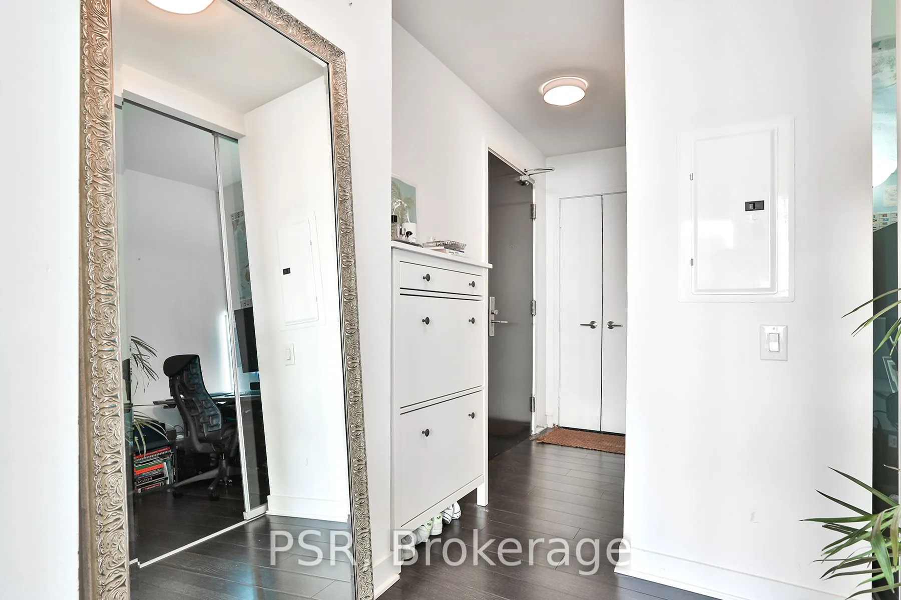 290 Adelaide Street W, #3811