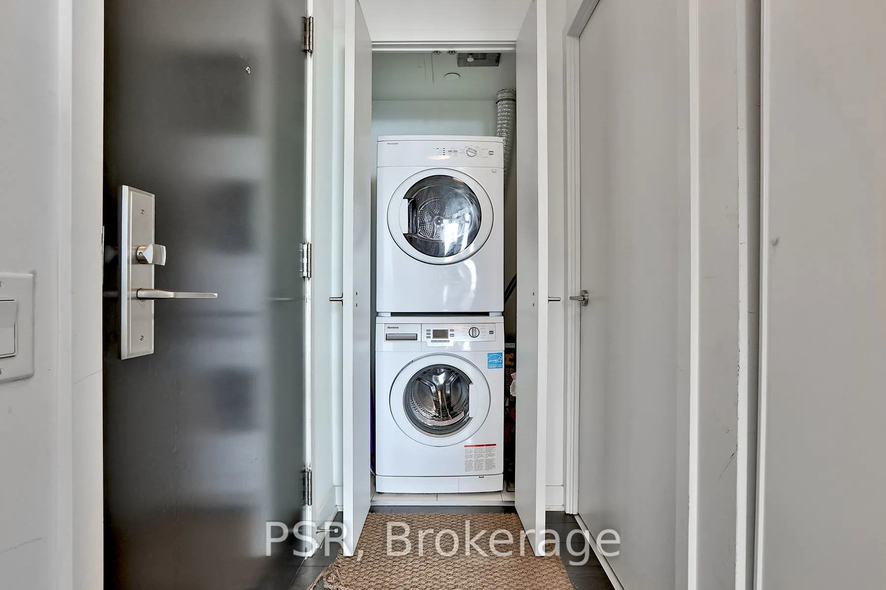 290 Adelaide Street W, #3811