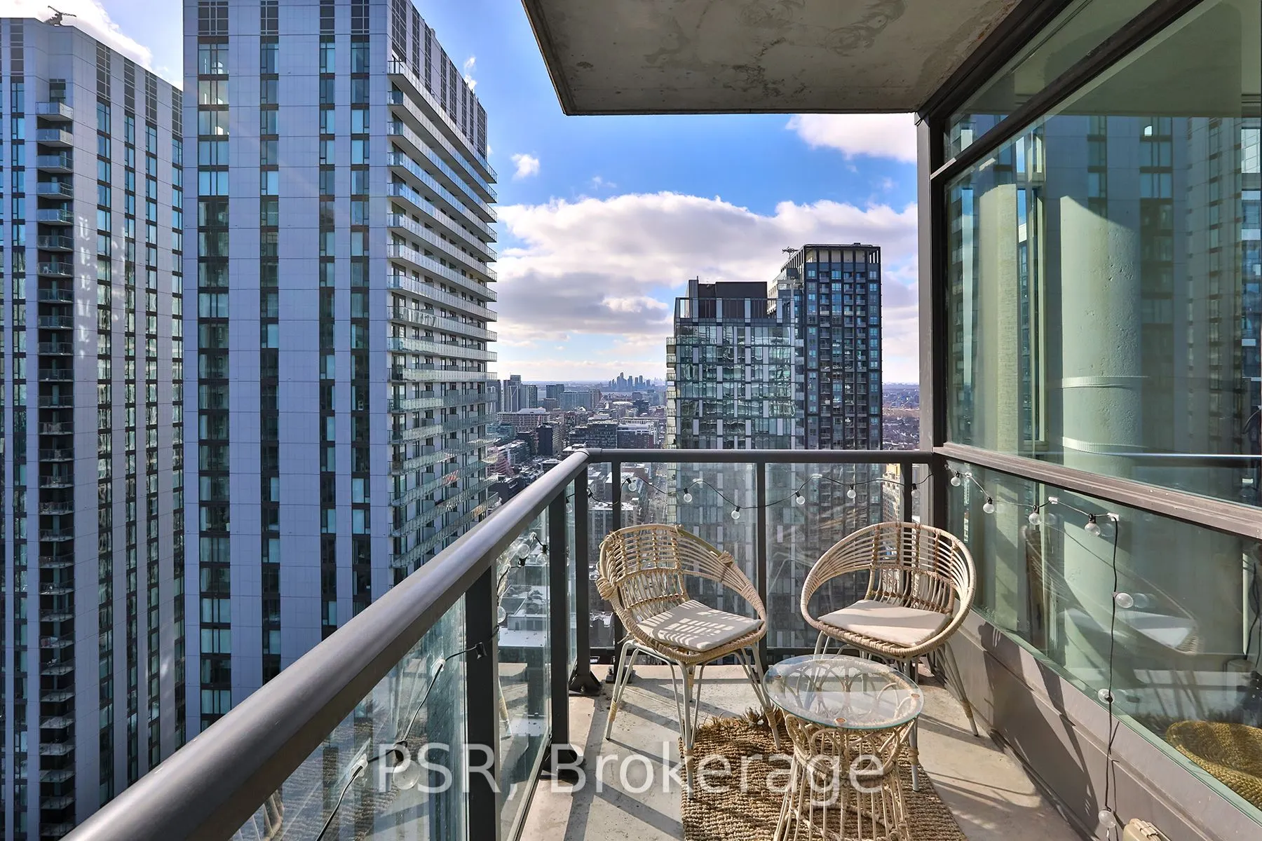 290 Adelaide Street W, #3811
