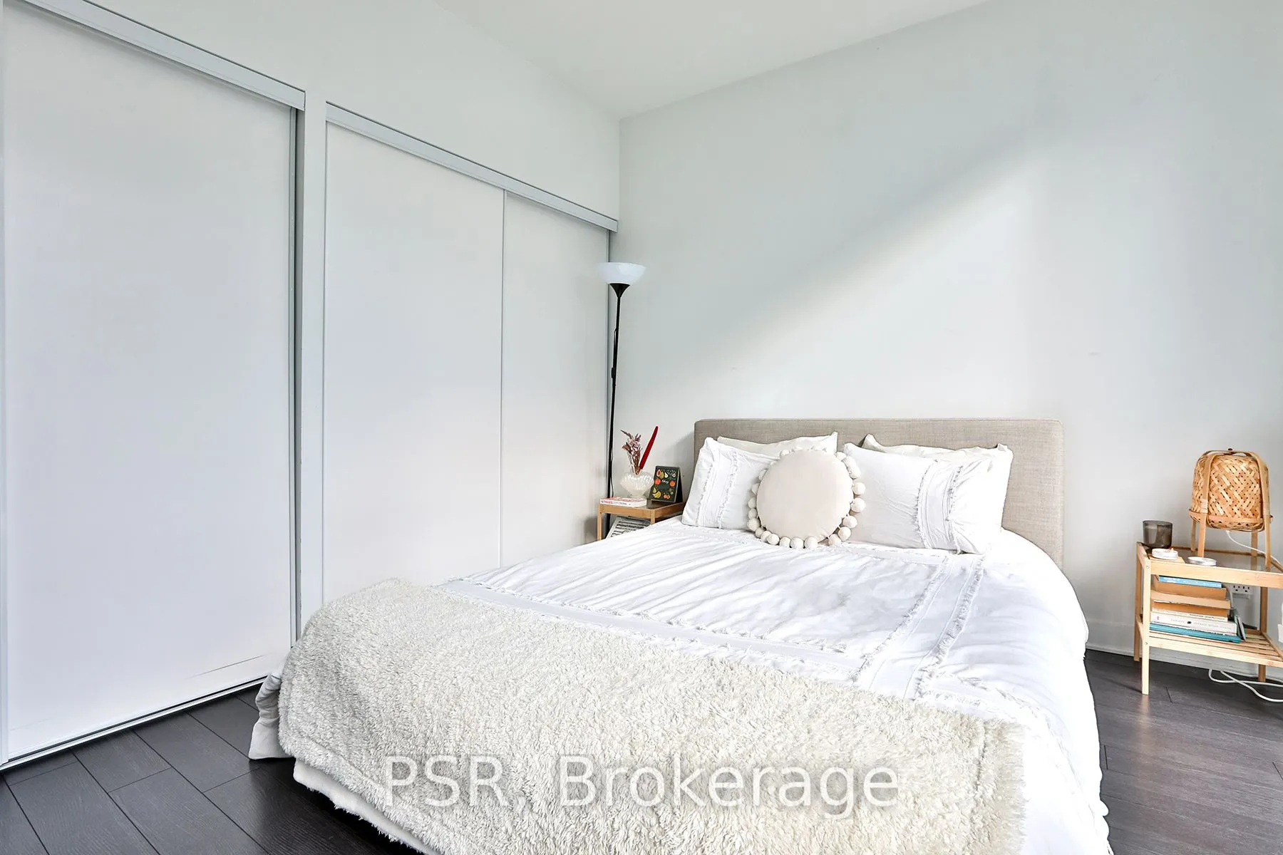 290 Adelaide Street W, #3811