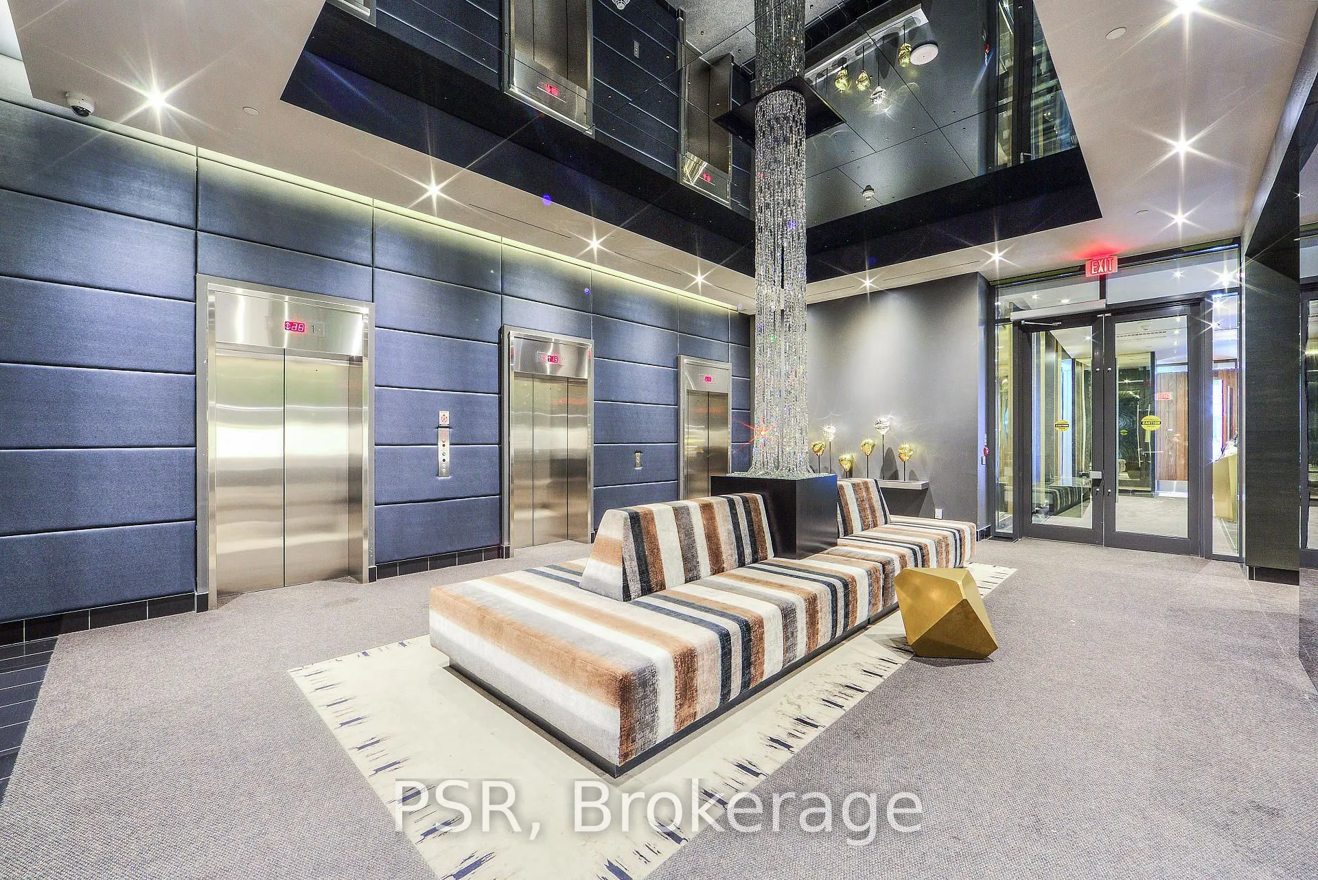 290 Adelaide Street W, #3811