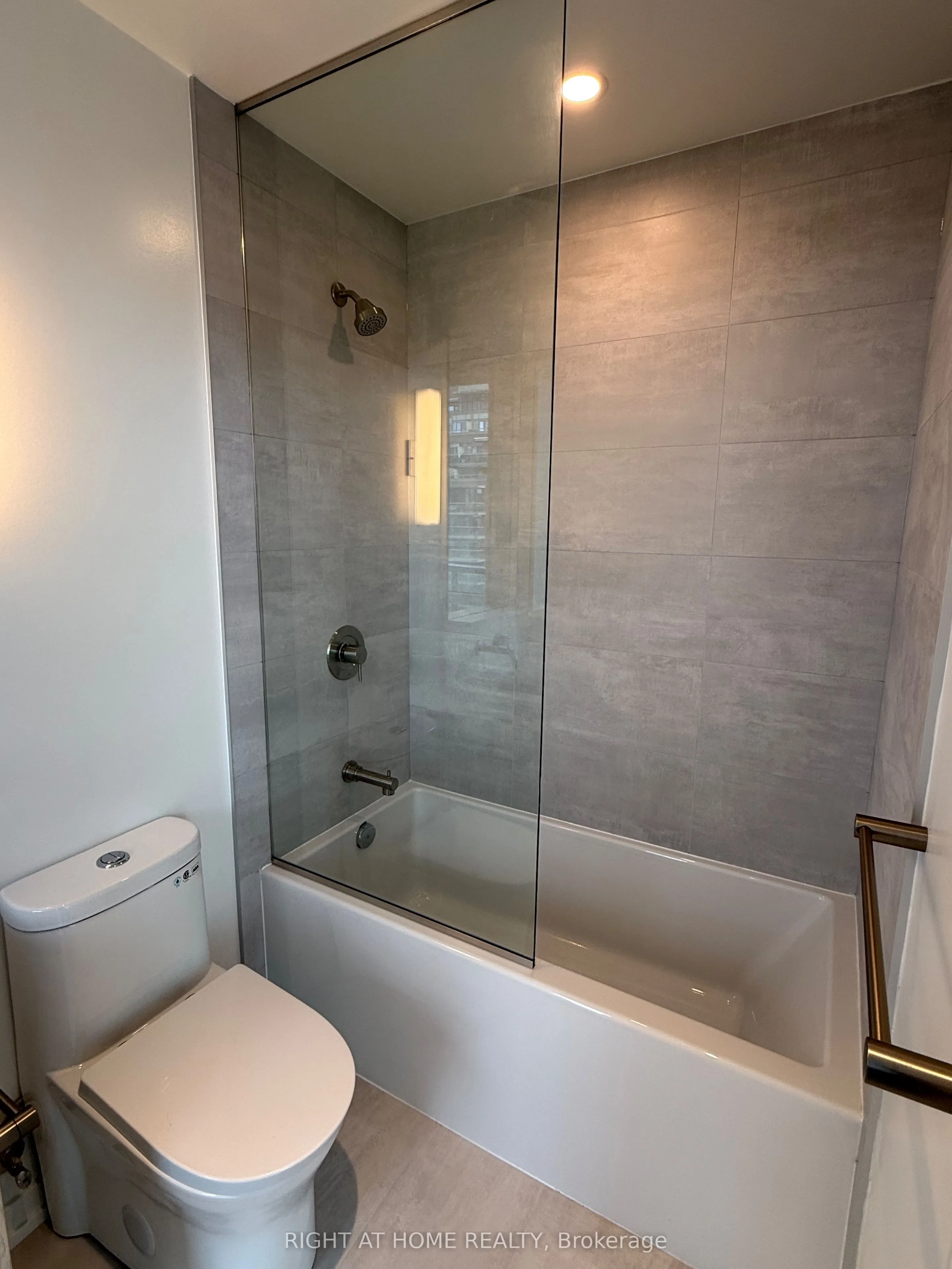 110 Broadway Avenue, #1109