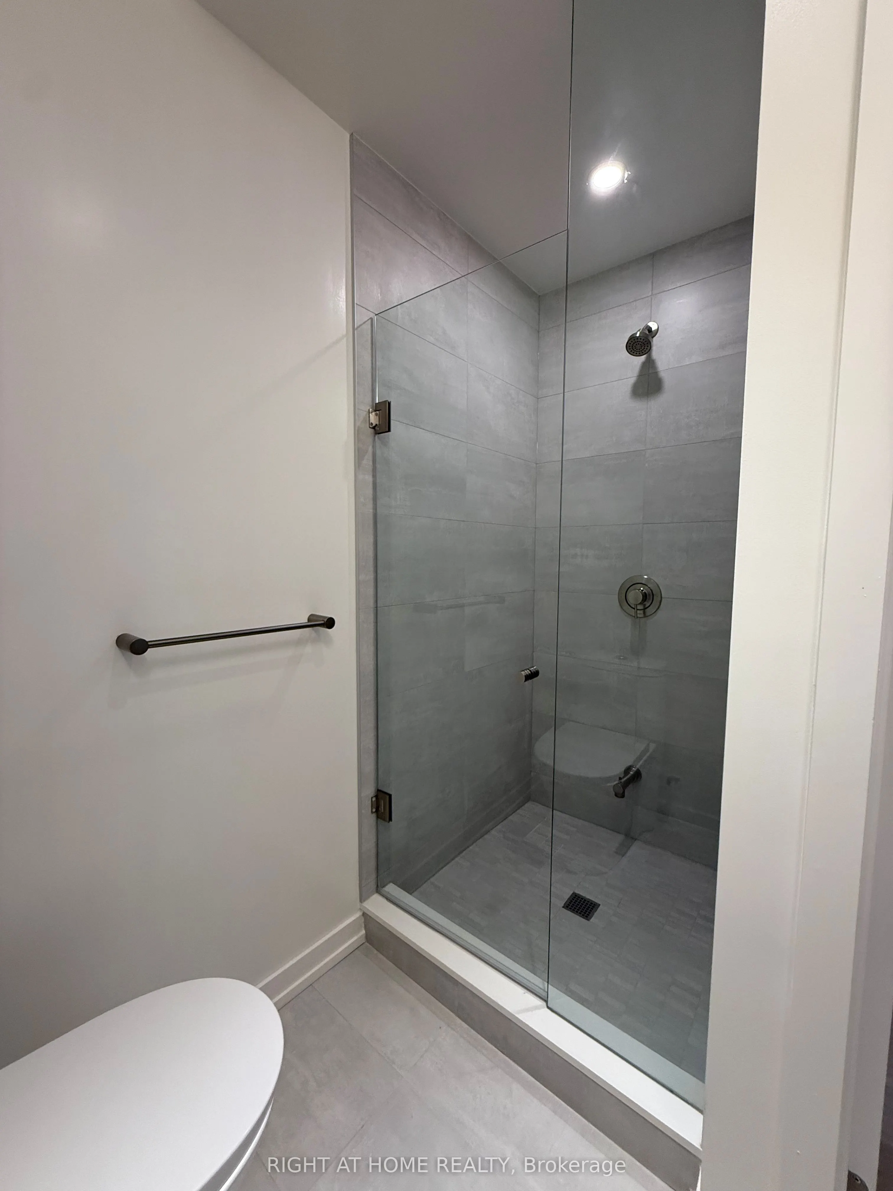 110 Broadway Avenue, #1109