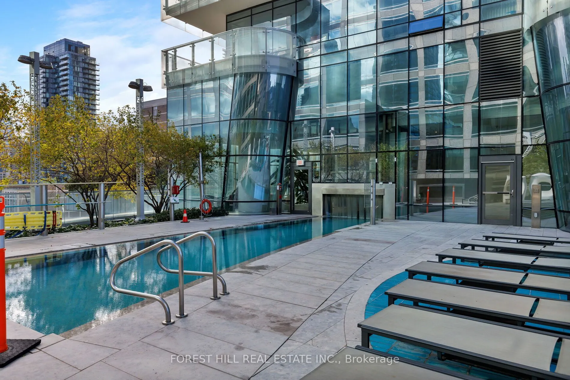 1 Bloor Street E, #6805