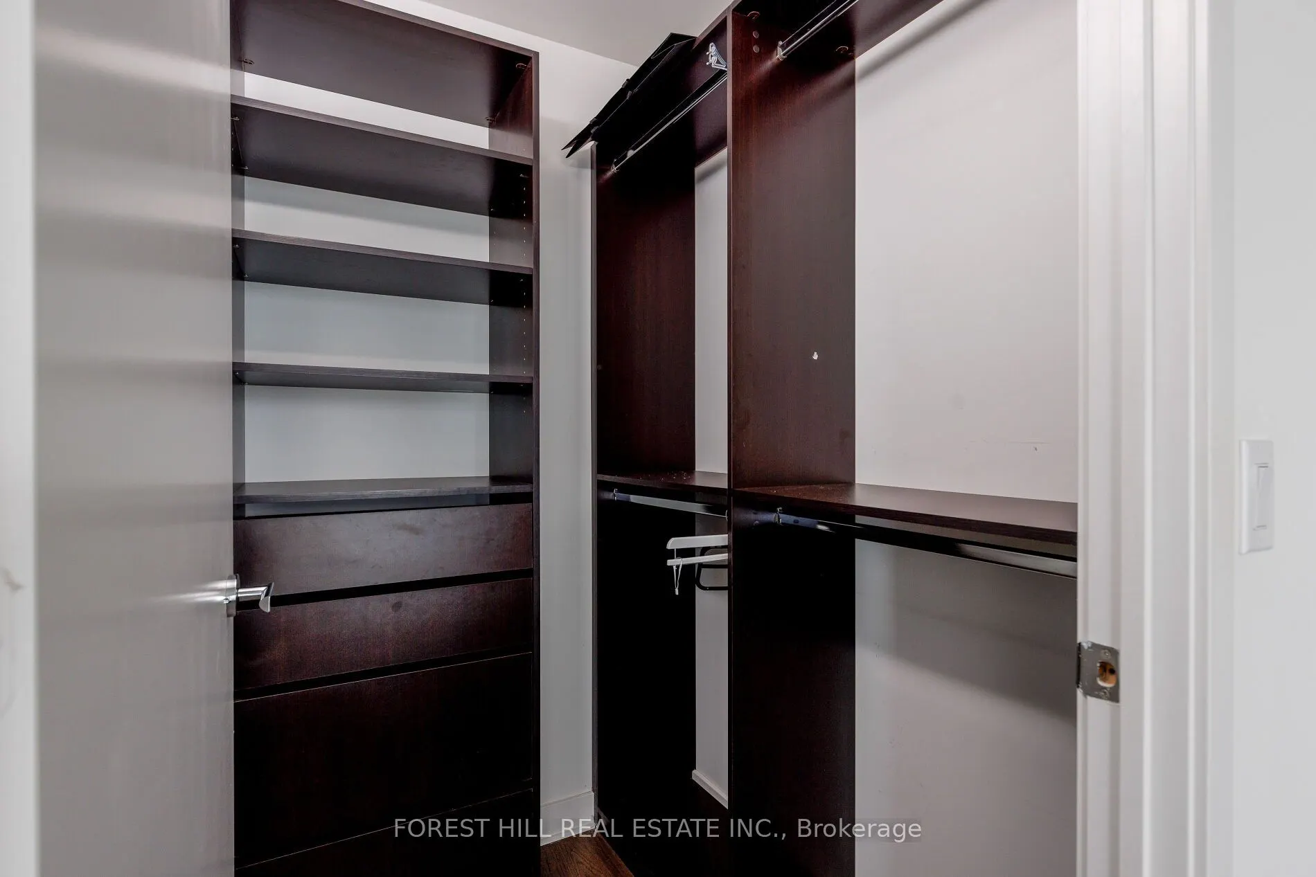 1 Bloor Street E, #6805