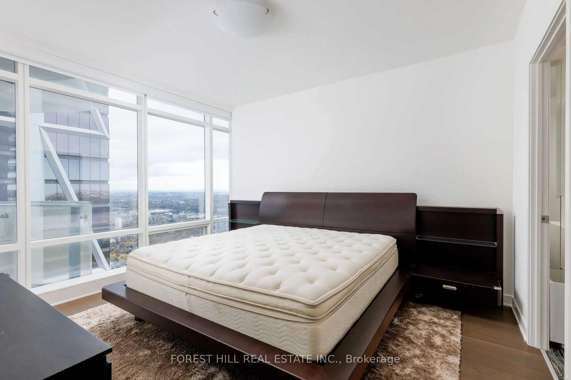 1 Bloor Street E, #6805