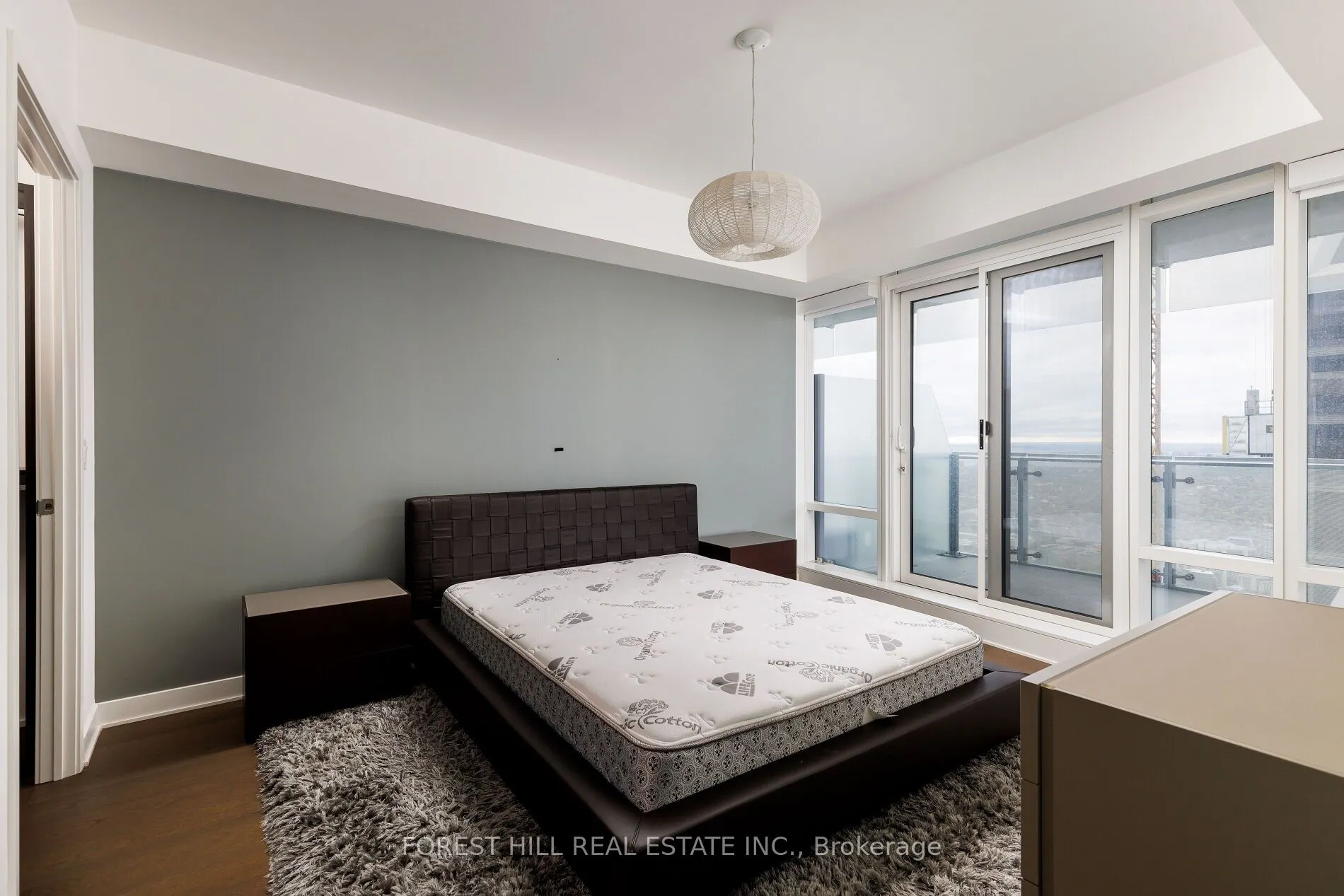 1 Bloor Street E, #6805