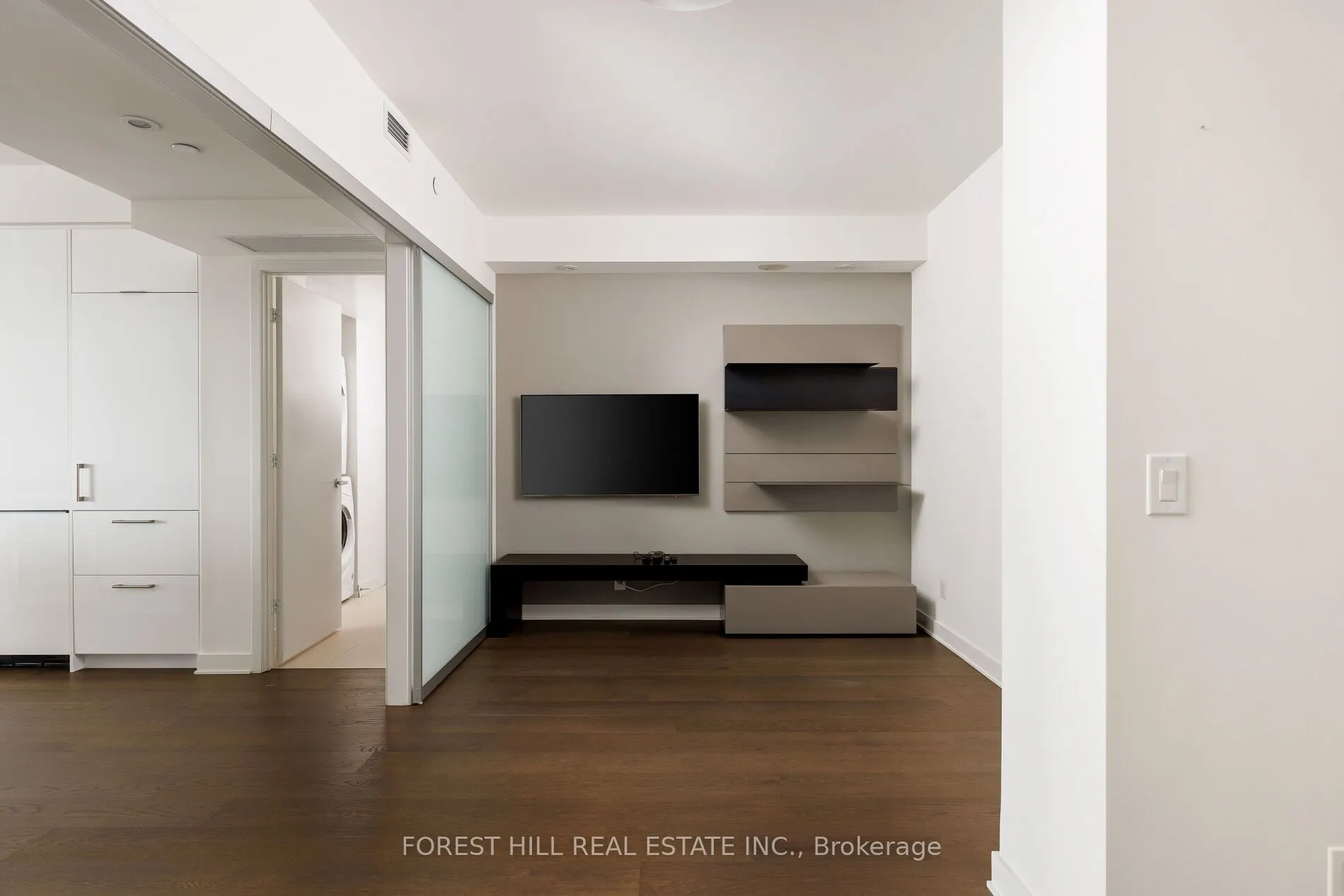 1 Bloor Street E, #6805