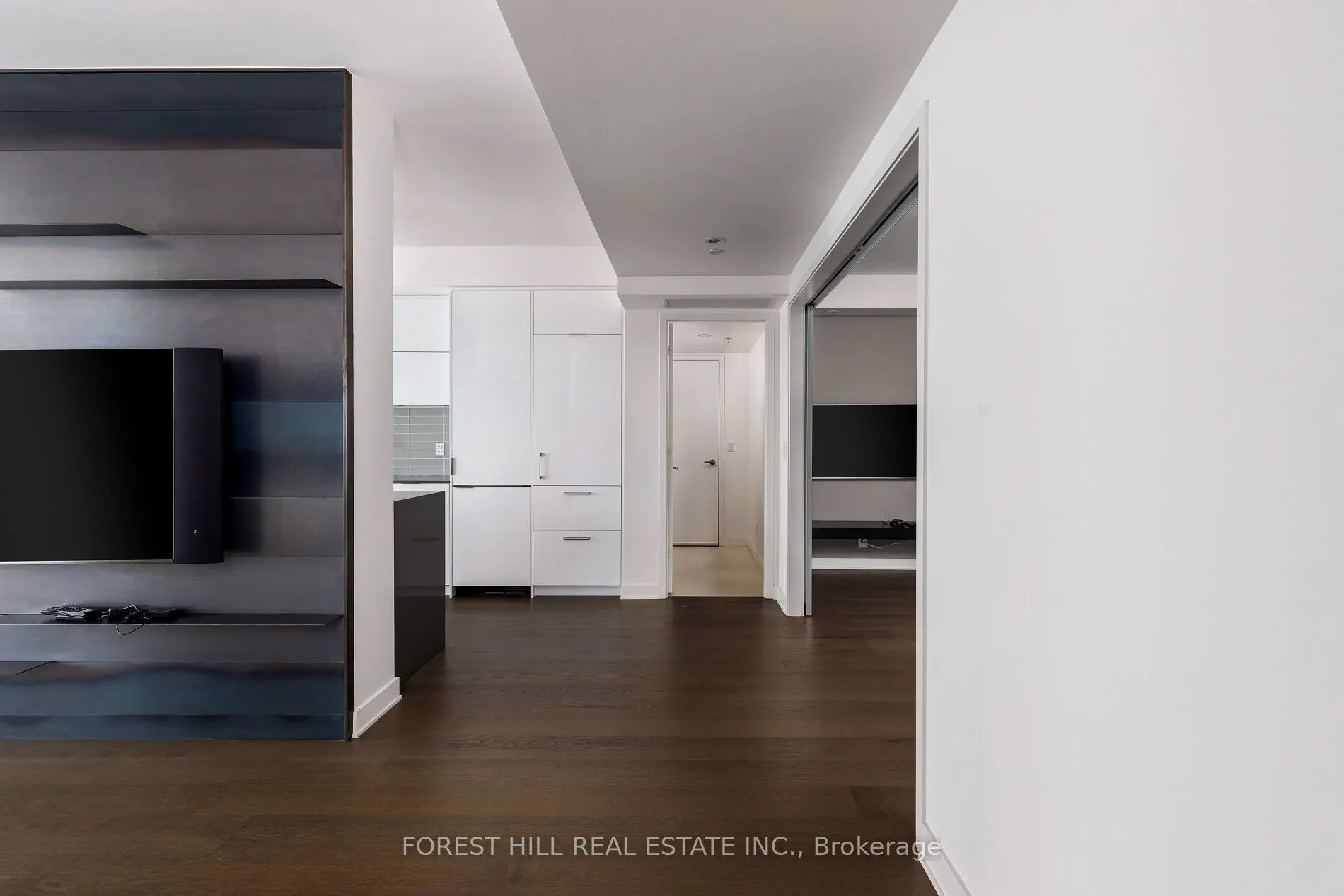 1 Bloor Street E, #6805