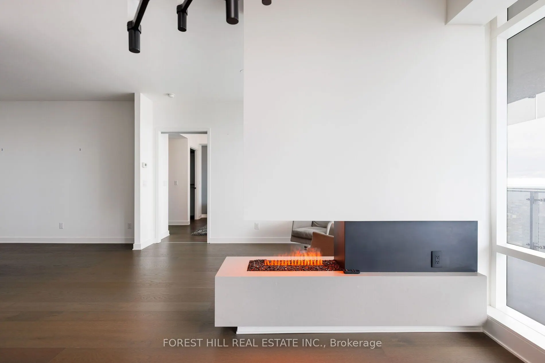 1 Bloor Street E, #6805