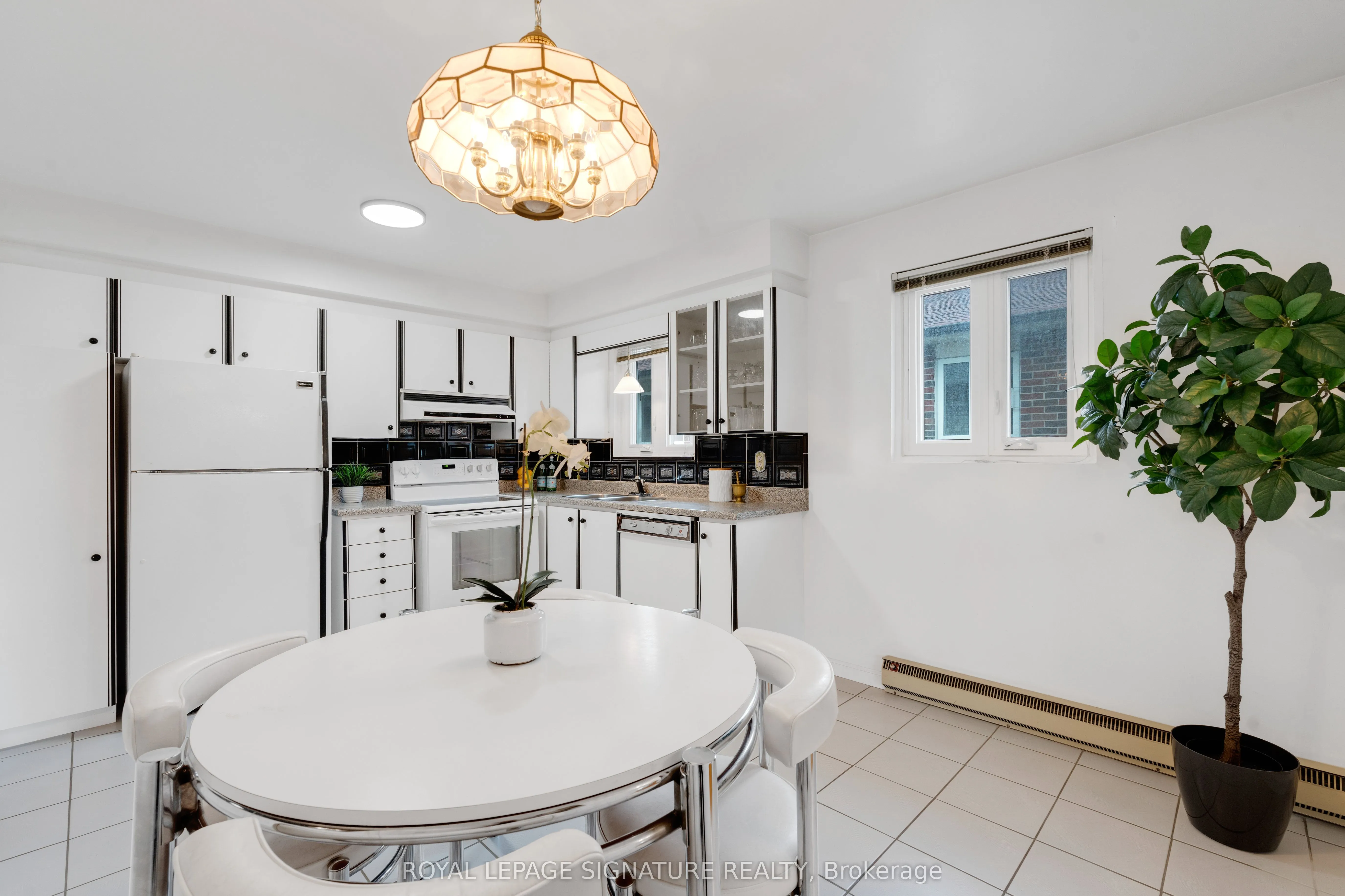 24 Chipwood Crescent