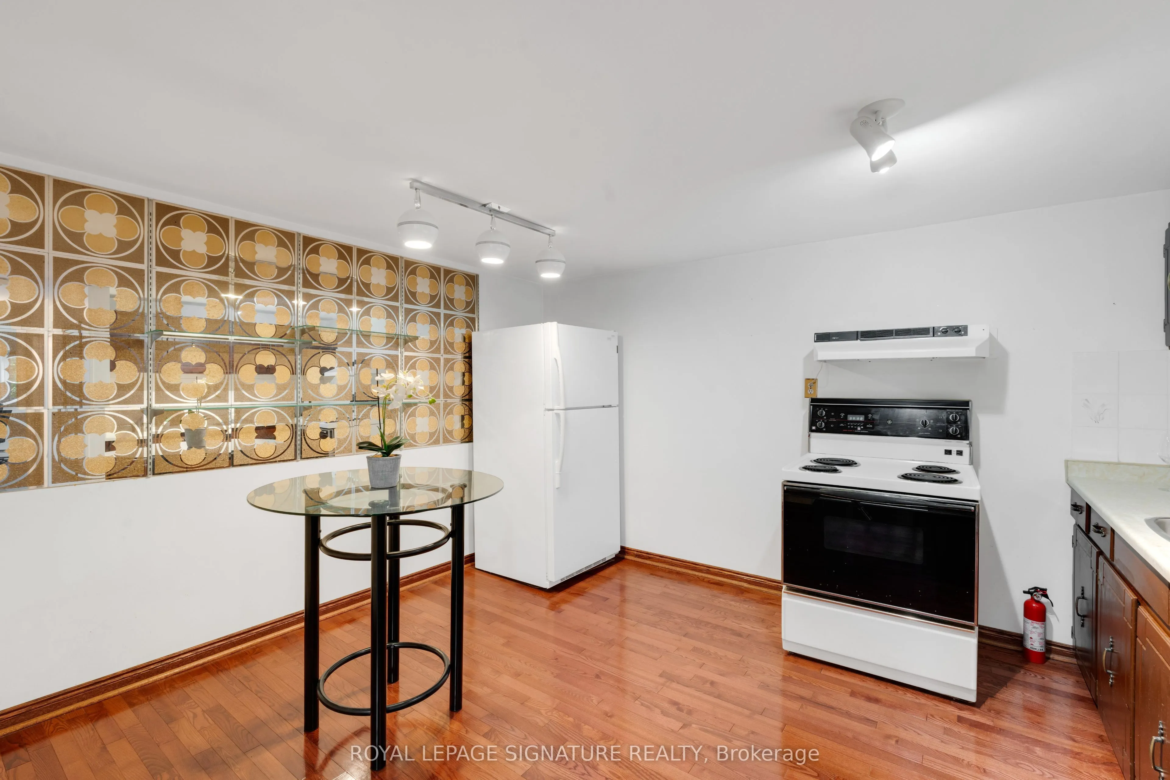 24 Chipwood Crescent