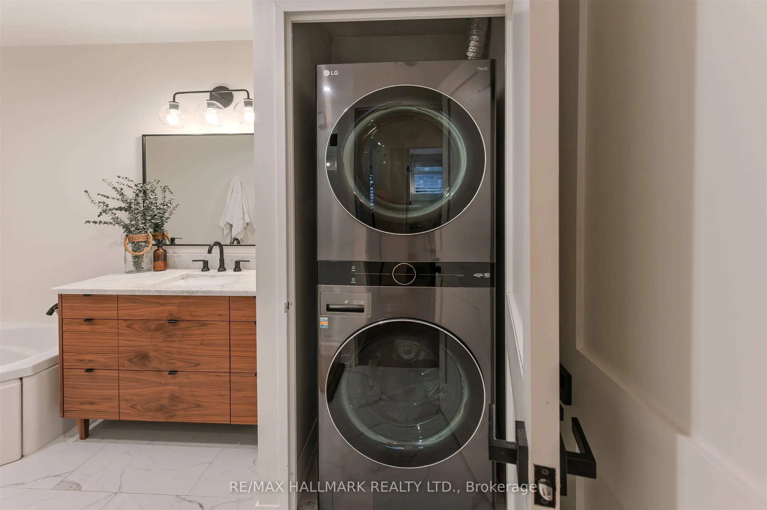 39 Parliament Street, #916