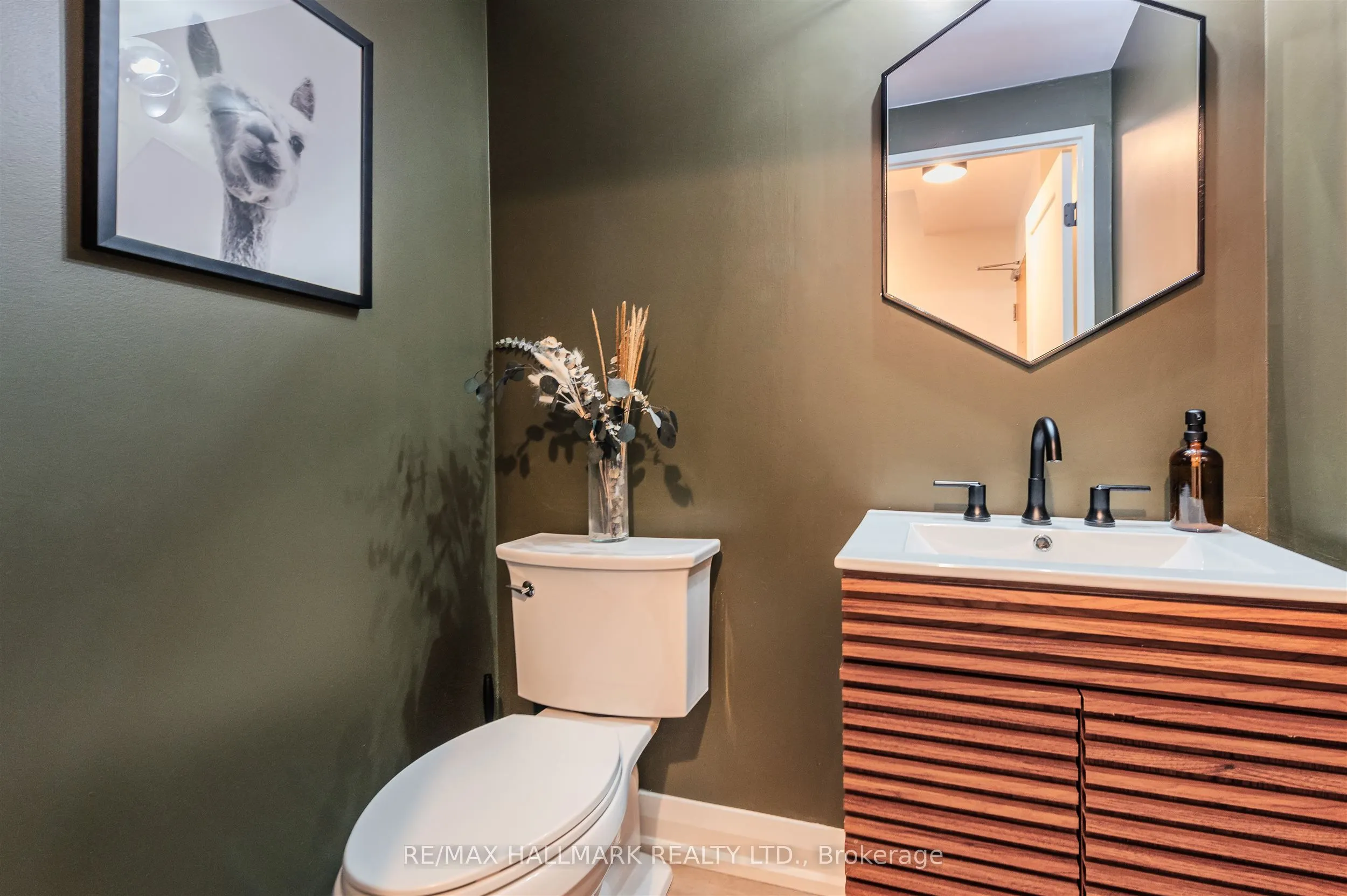 39 Parliament Street, #916