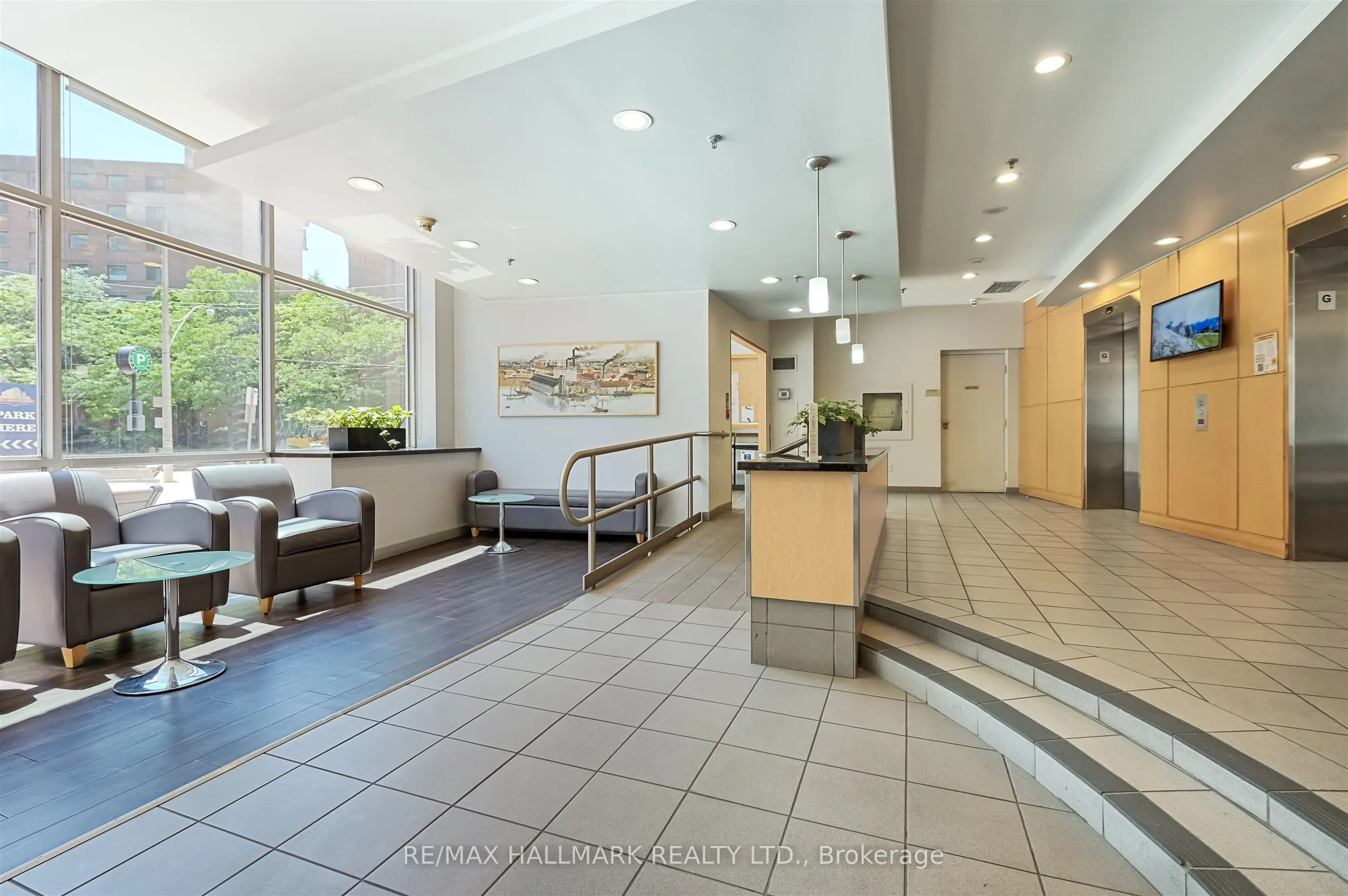 39 Parliament Street, #916