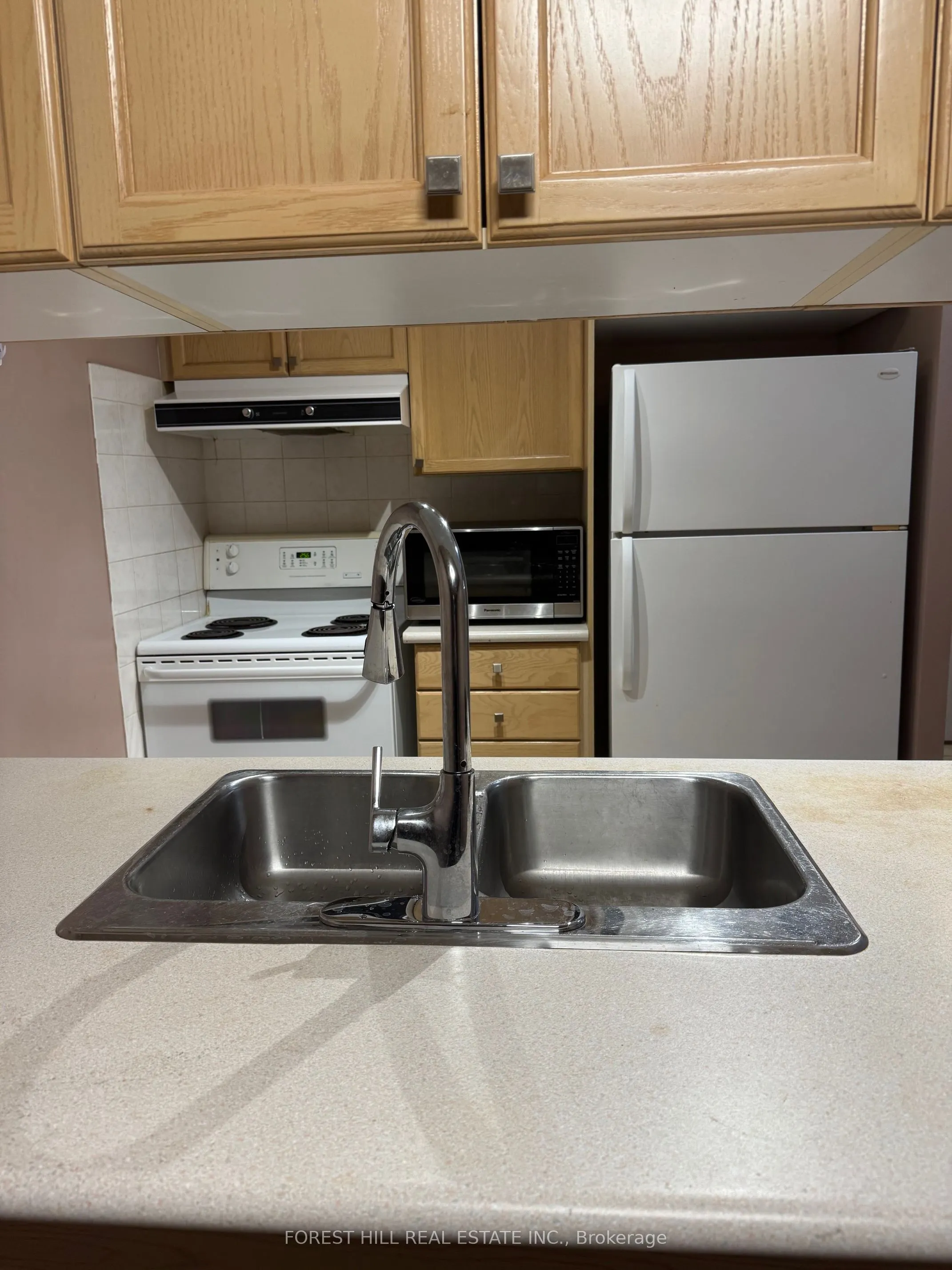 909 Bay Street, #712