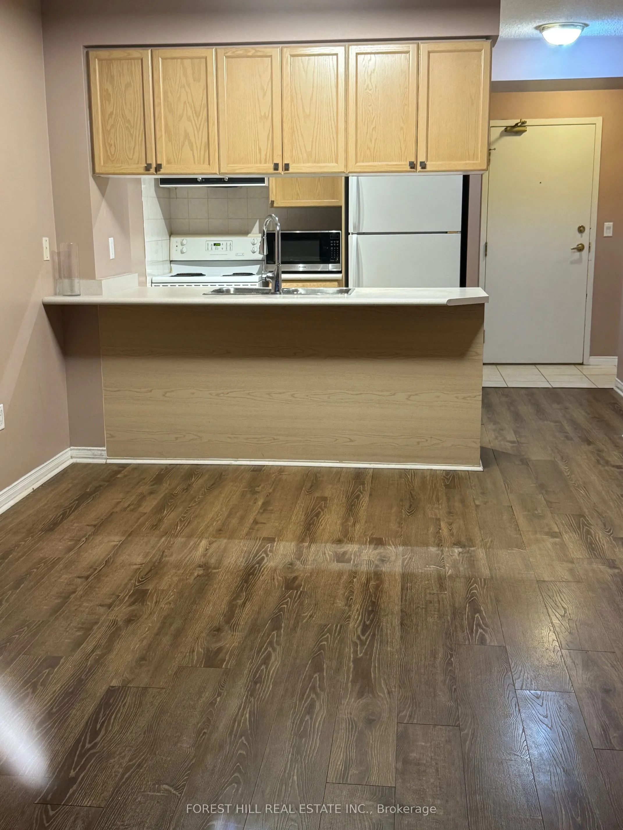 909 Bay Street, #712