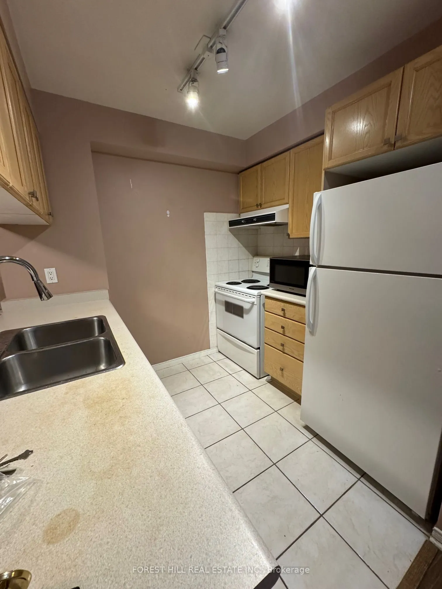 909 Bay Street, #712