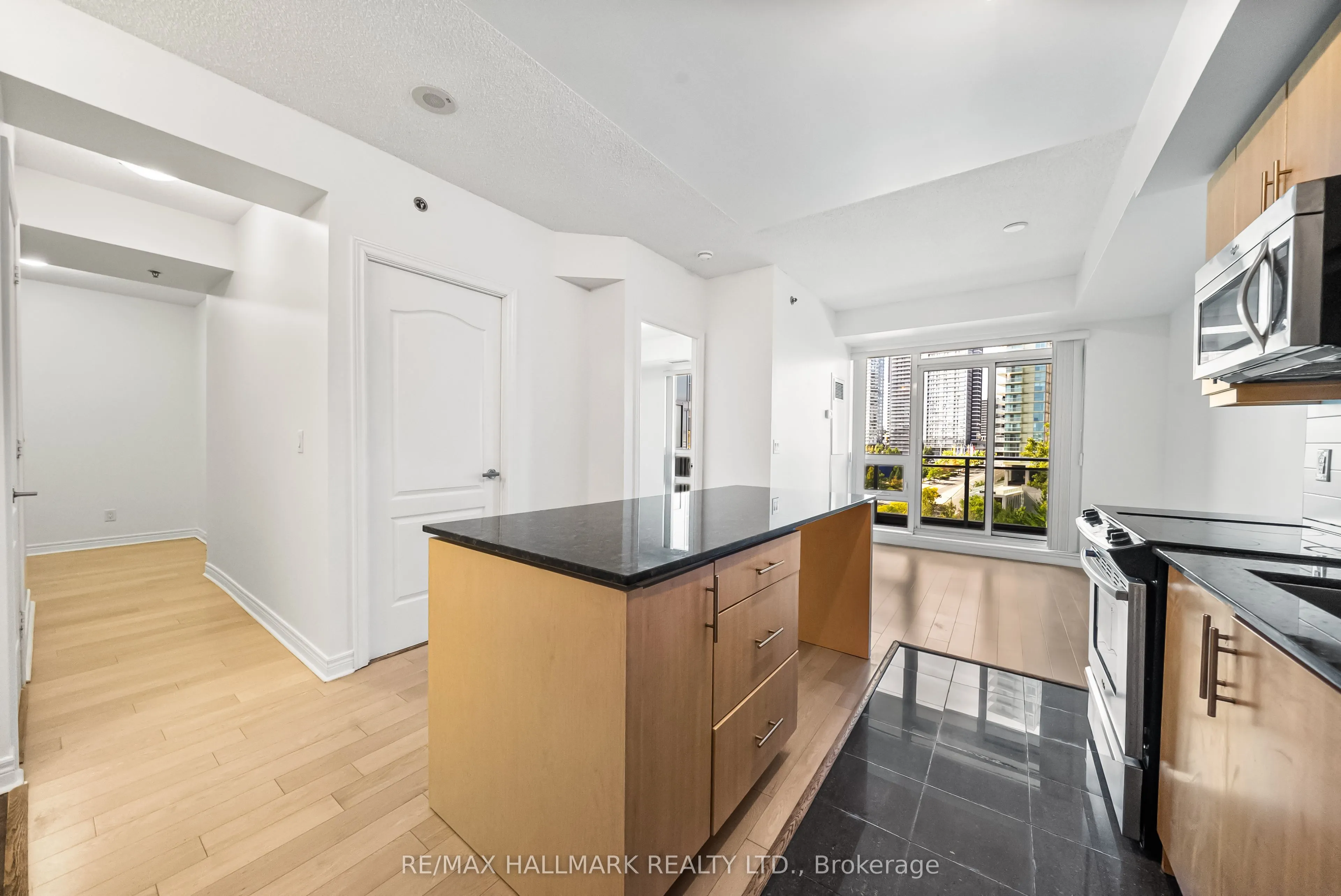 2756 Old Leslie Street, #602