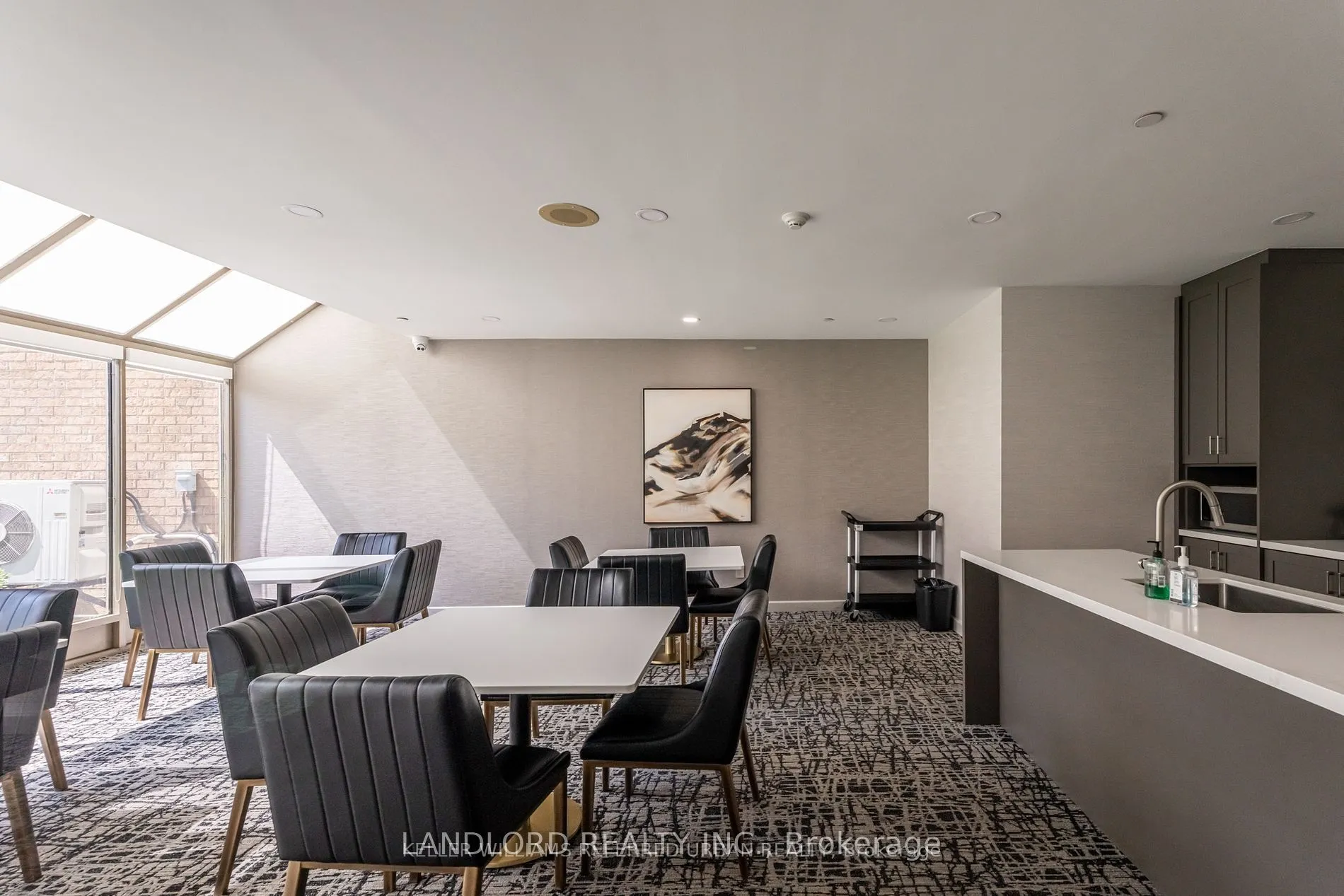 60 Homewood Avenue, #319