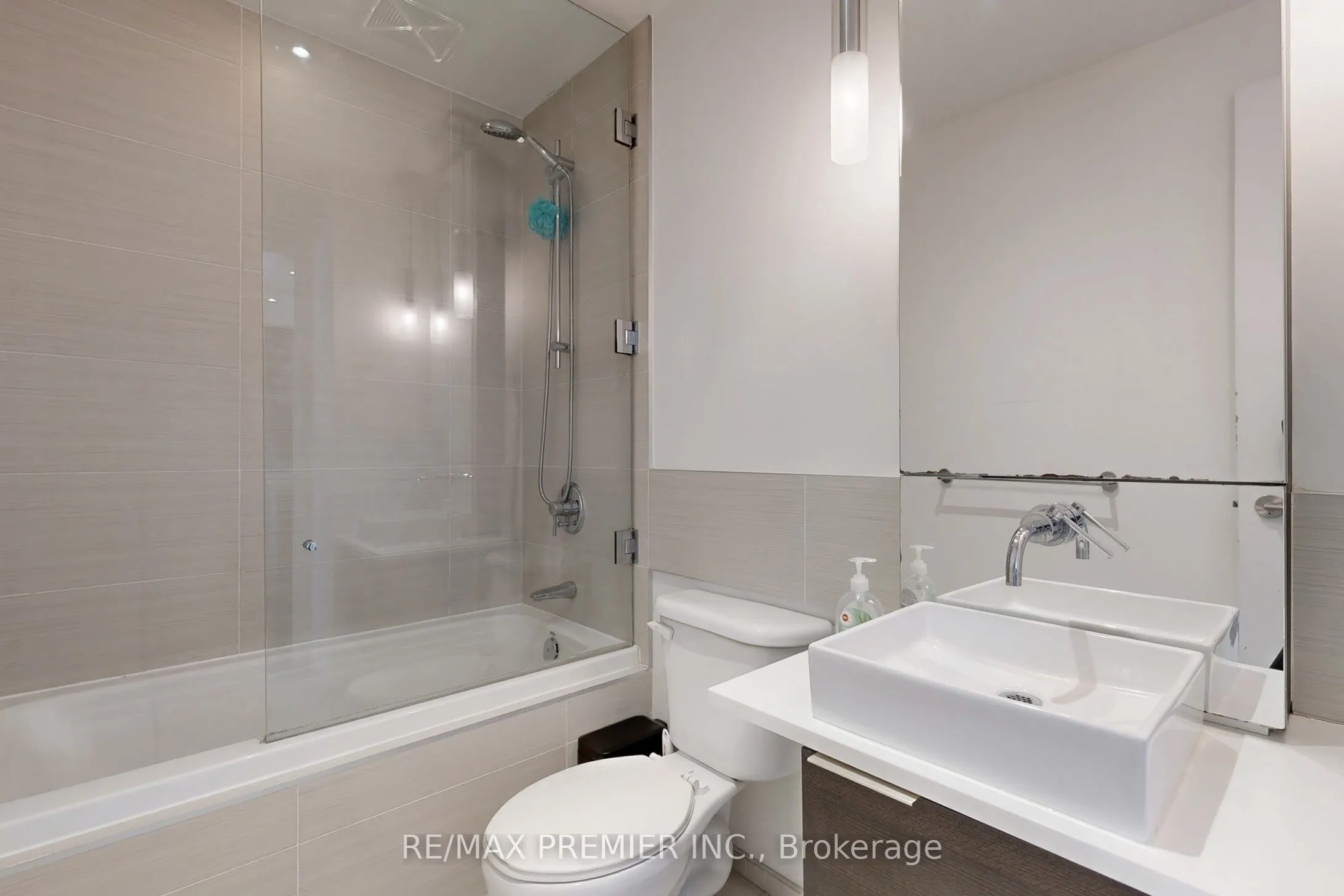 8 Charlotte Street, #1101