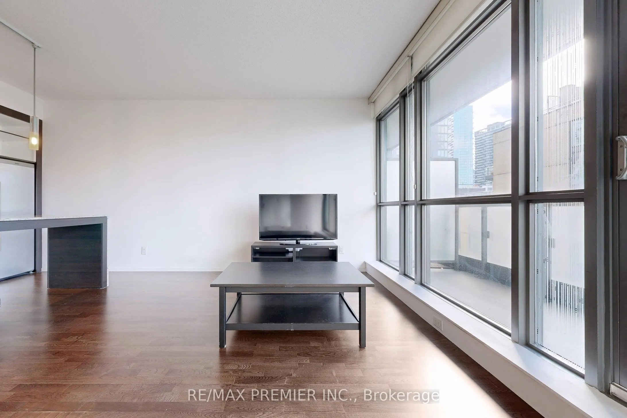 8 Charlotte Street, #1101