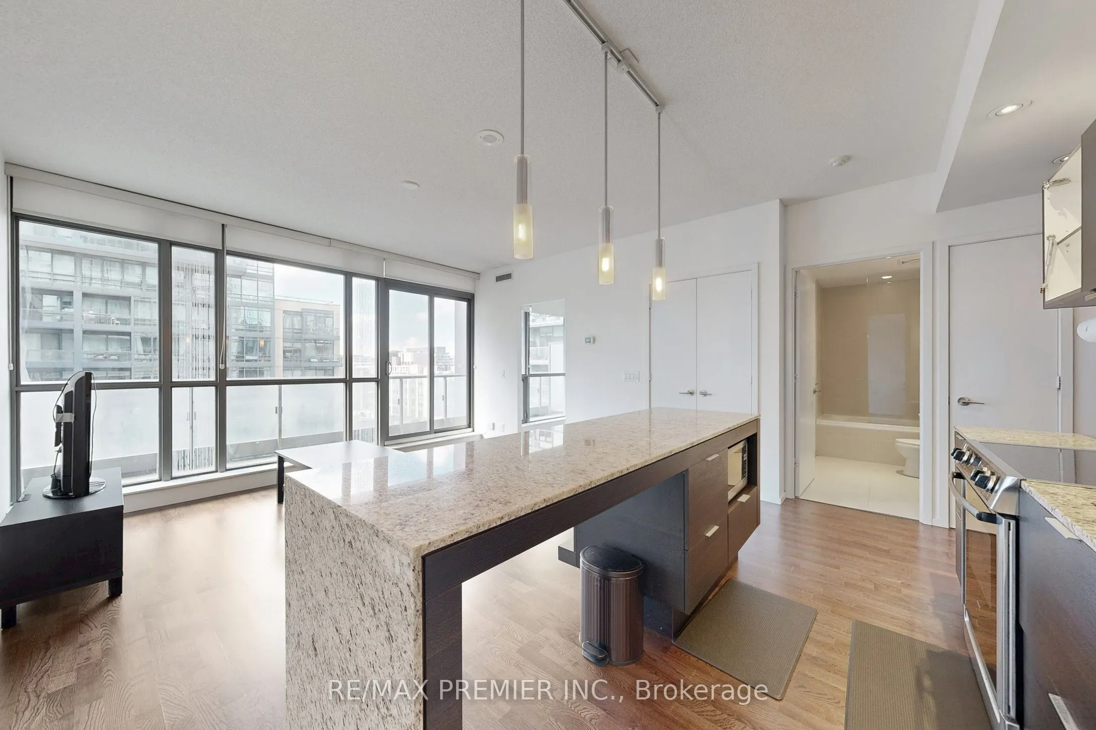 8 Charlotte Street, #1101