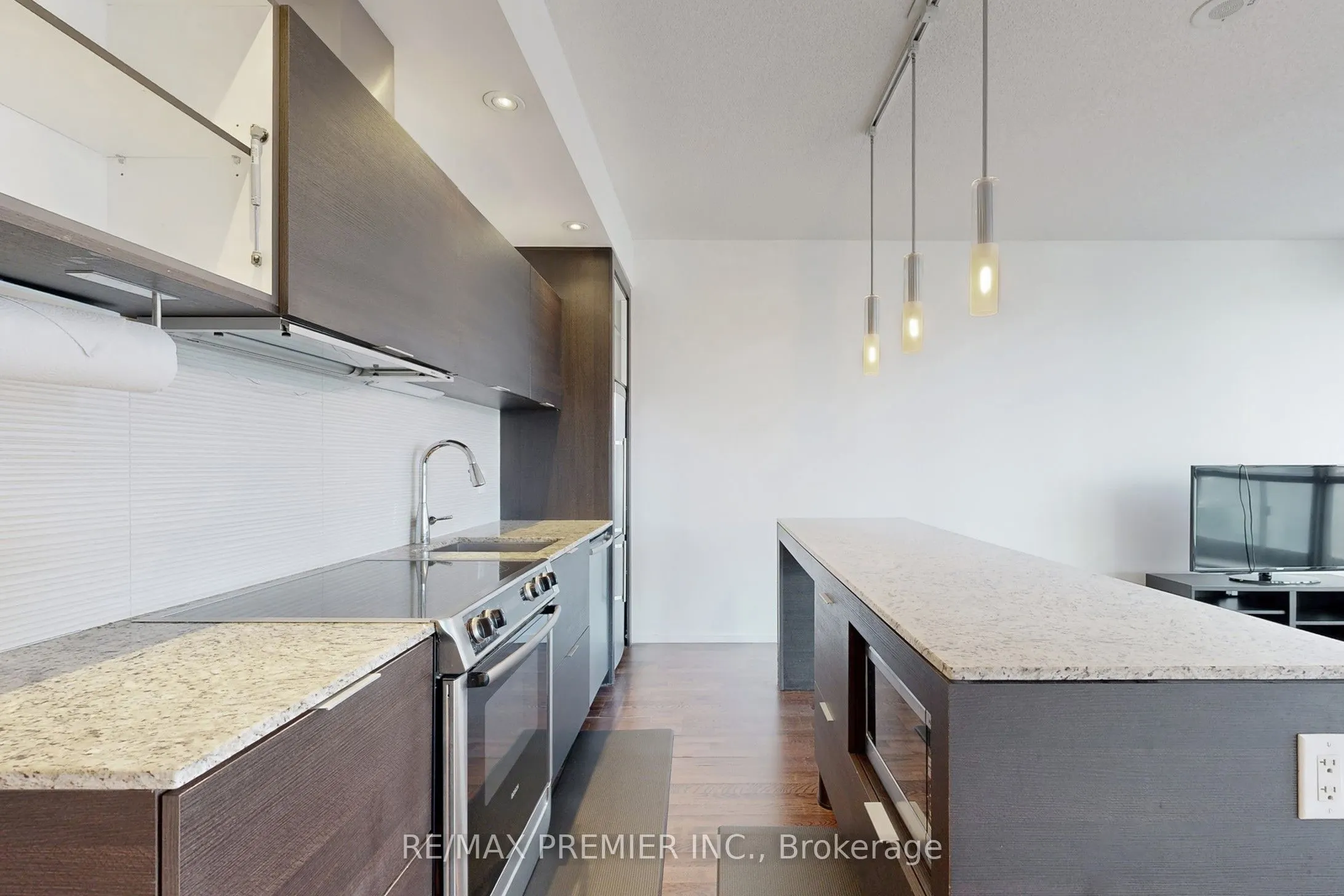 8 Charlotte Street, #1101