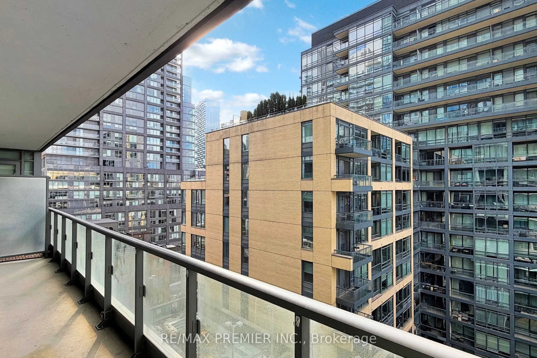 8 Charlotte Street, #1101