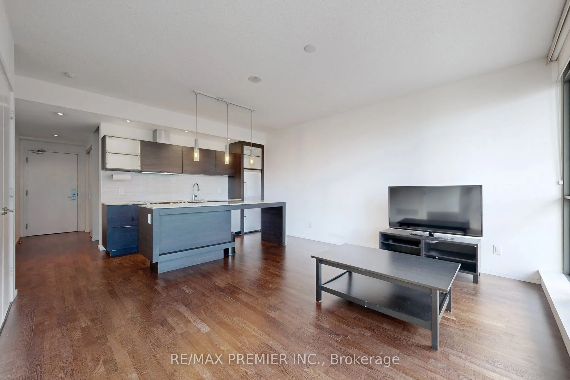 8 Charlotte Street, #1101