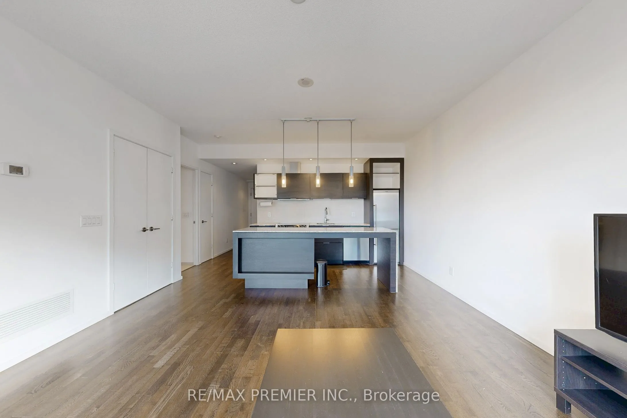 8 Charlotte Street, #1101