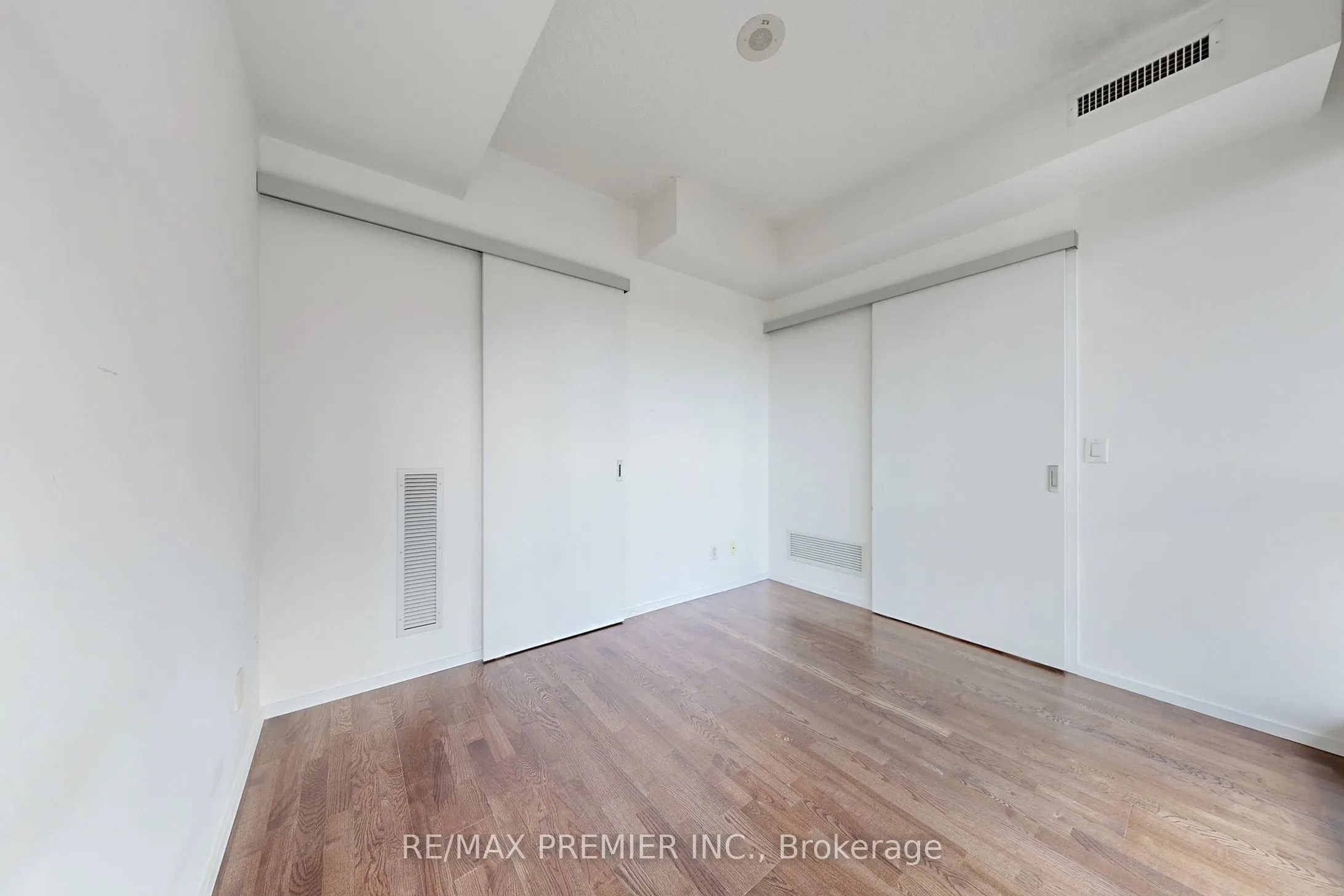 8 Charlotte Street, #1101