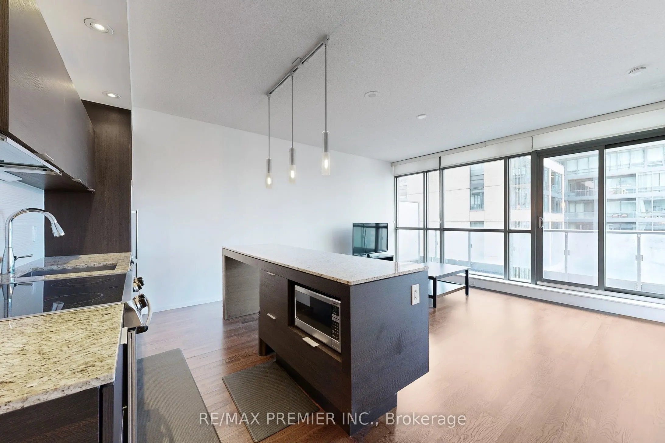 8 Charlotte Street, #1101