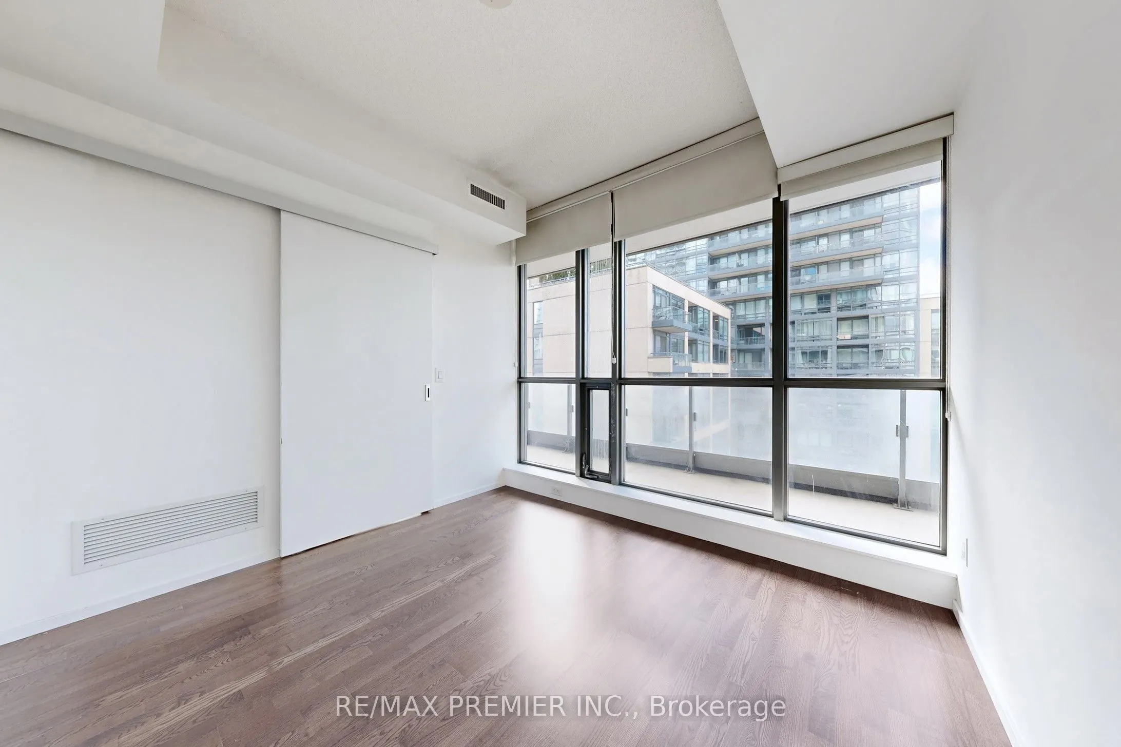 8 Charlotte Street, #1101