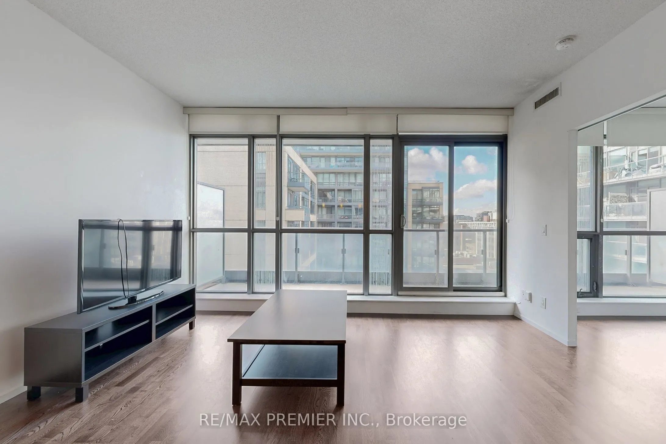 8 Charlotte Street, #1101