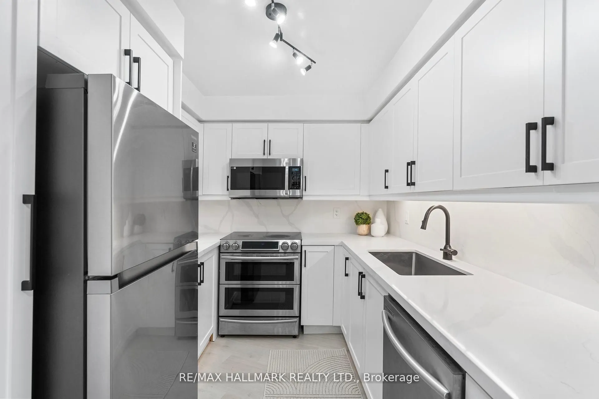 205 The Donway W, #328