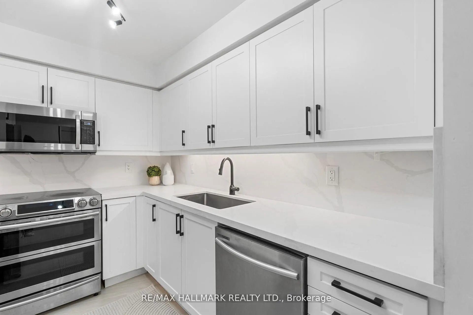 205 The Donway W, #328