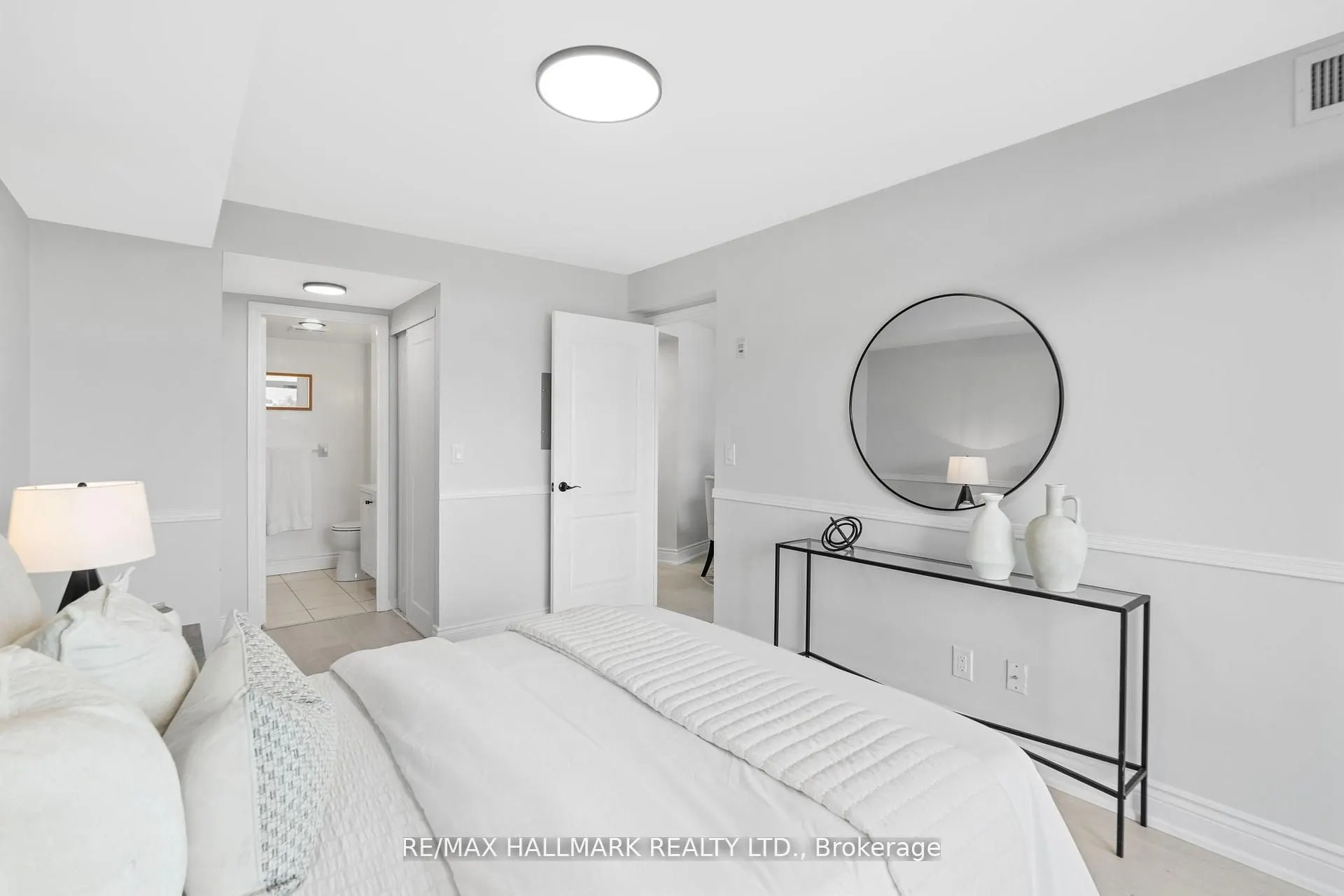 205 The Donway W, #328