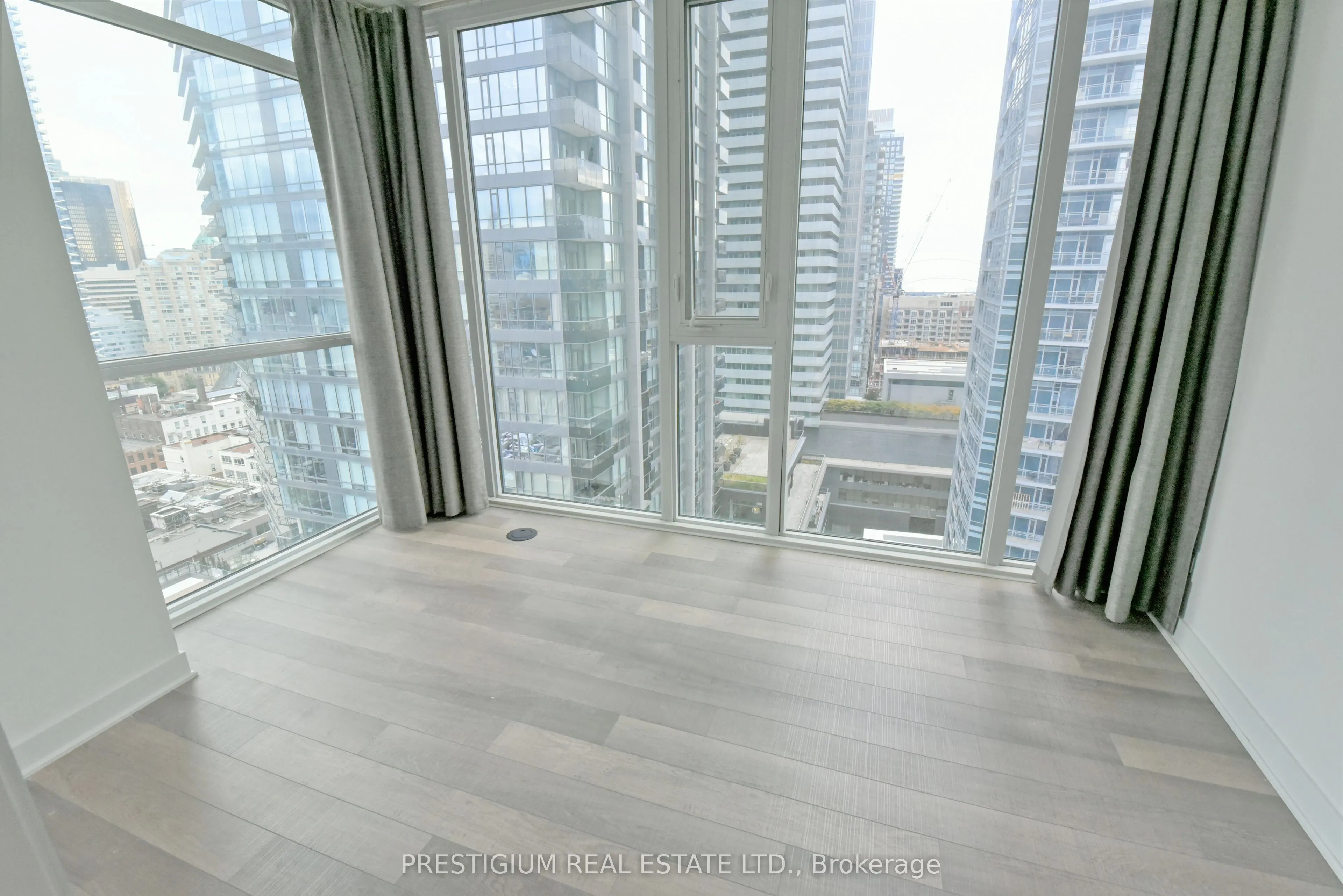 290 Adelaide Street W, #1910