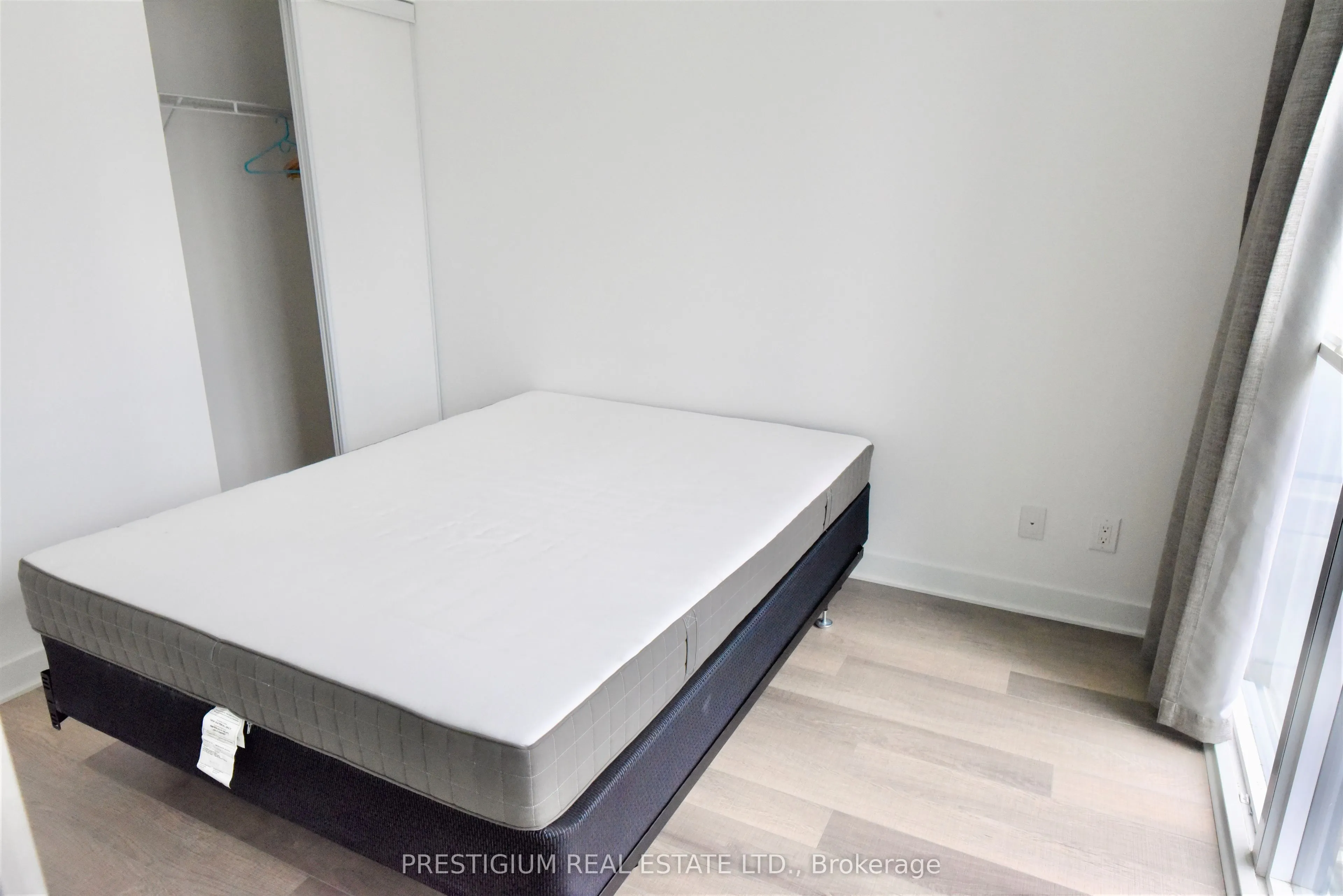 290 Adelaide Street W, #1910