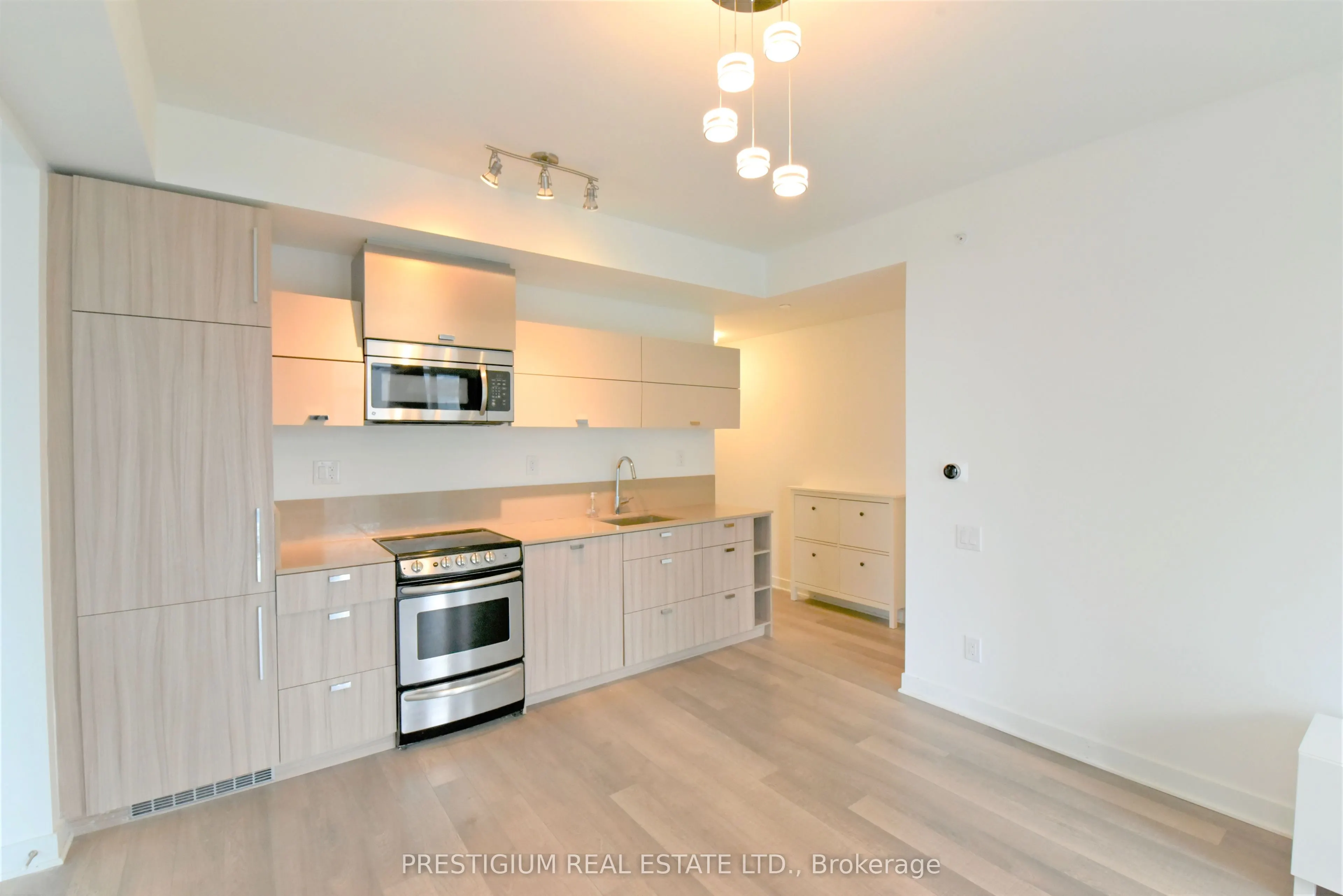 290 Adelaide Street W, #1910