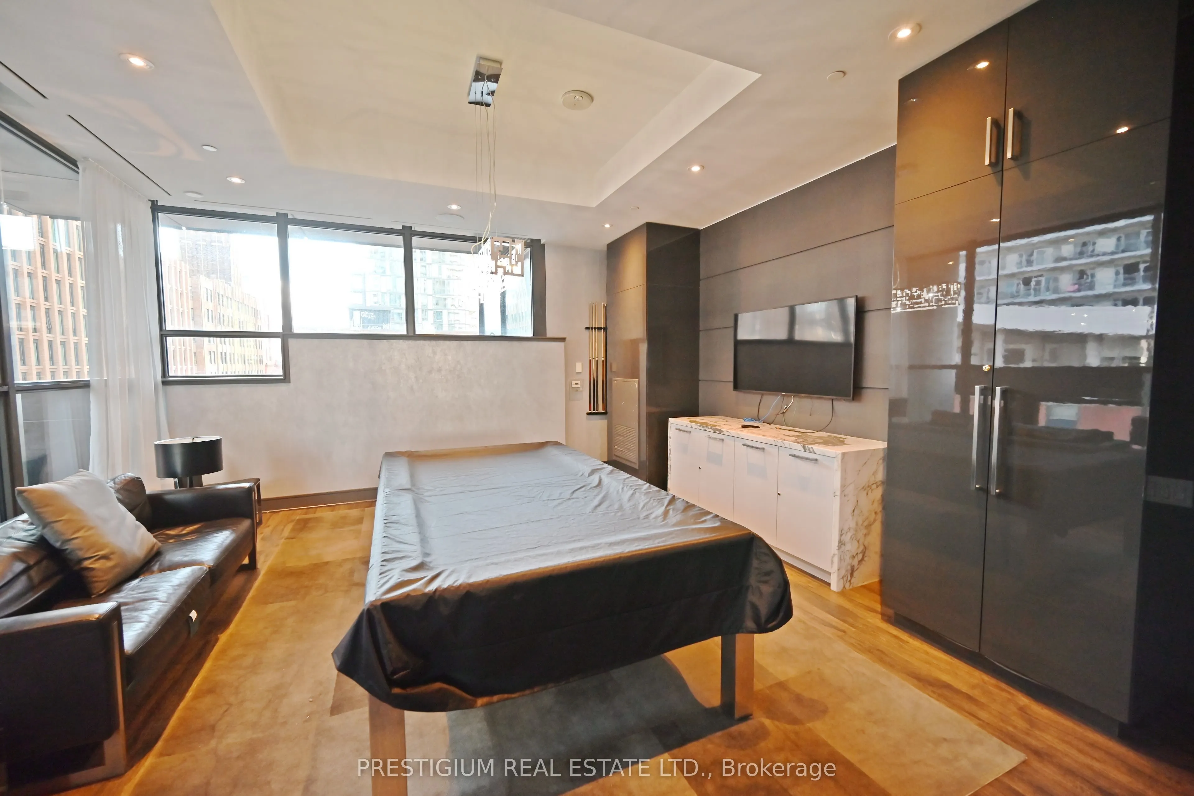 290 Adelaide Street W, #1910