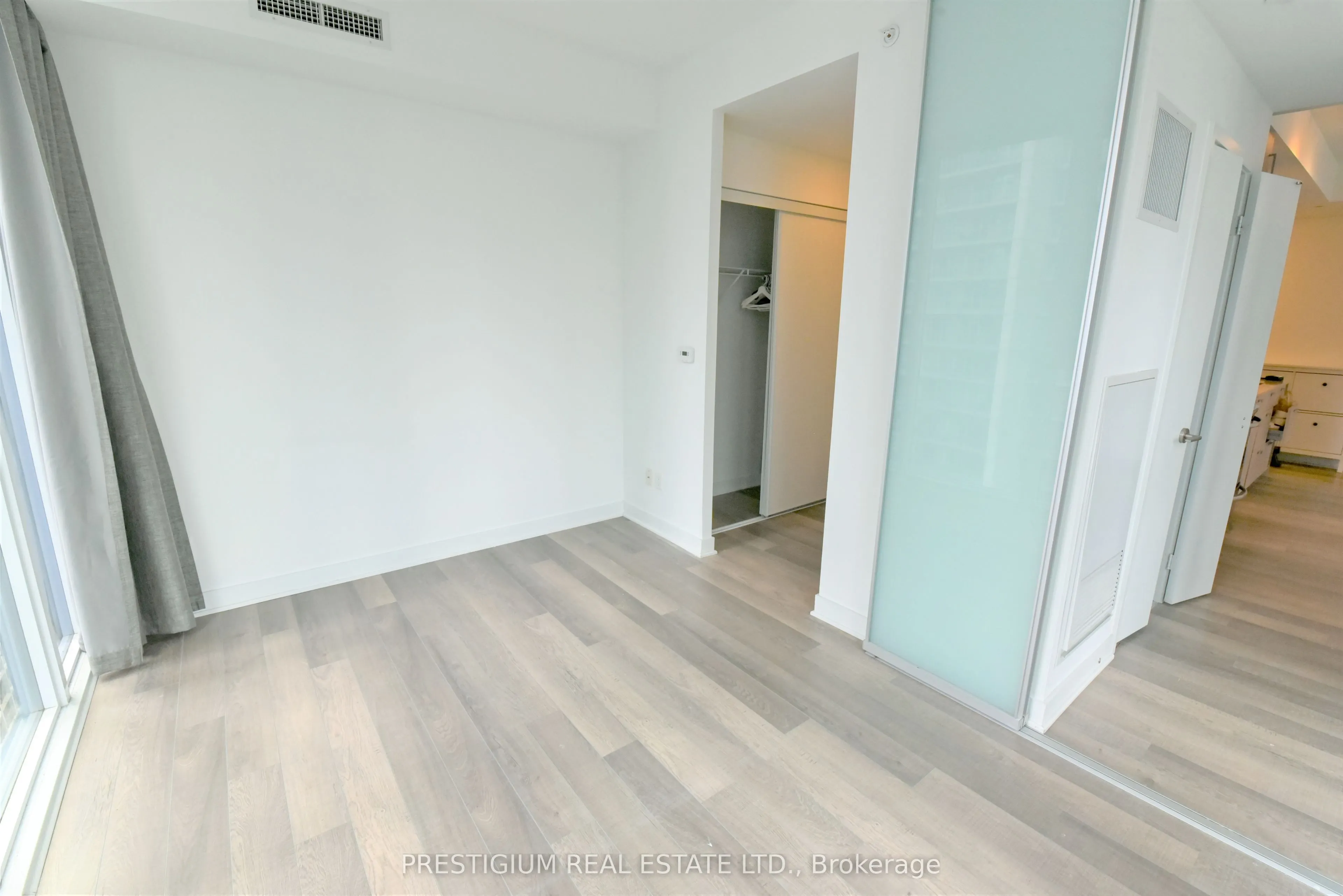 290 Adelaide Street W, #1910