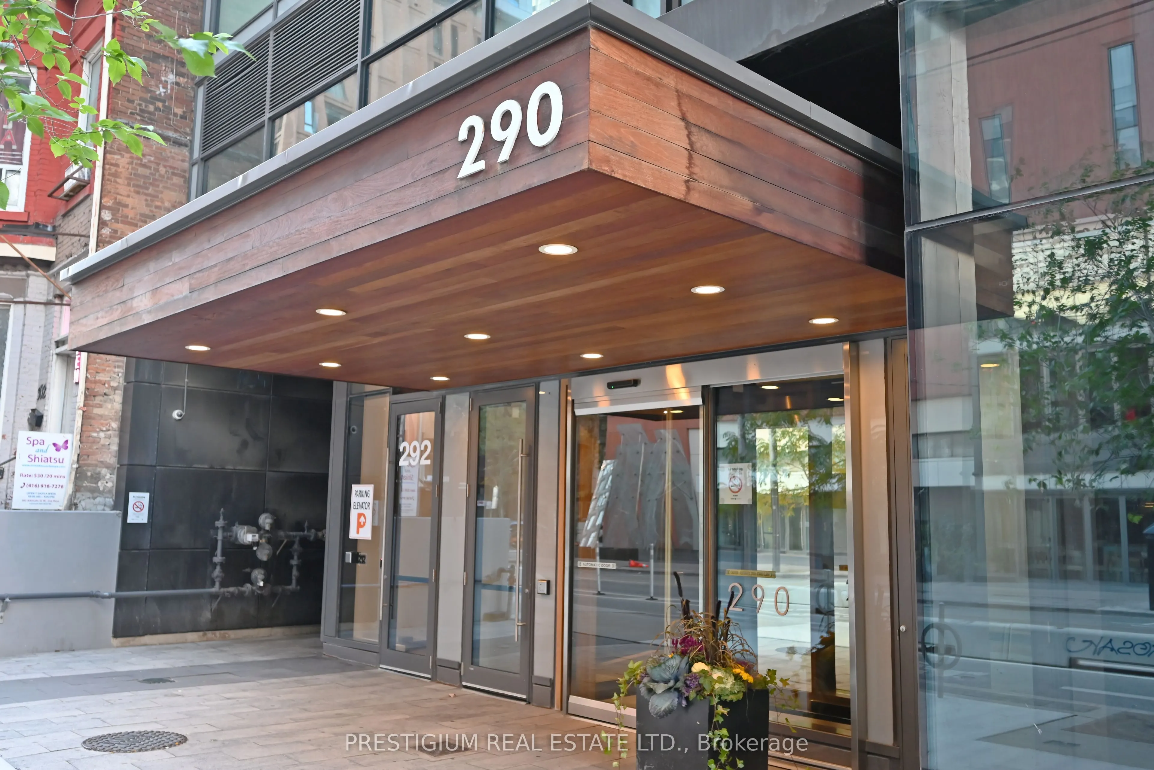 290 Adelaide Street W, #1910