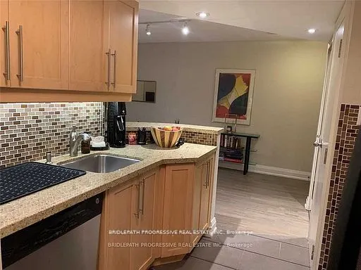 1001 Bay Street, #706