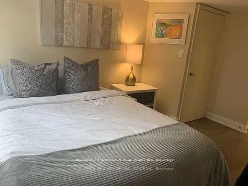 1001 Bay Street, #706